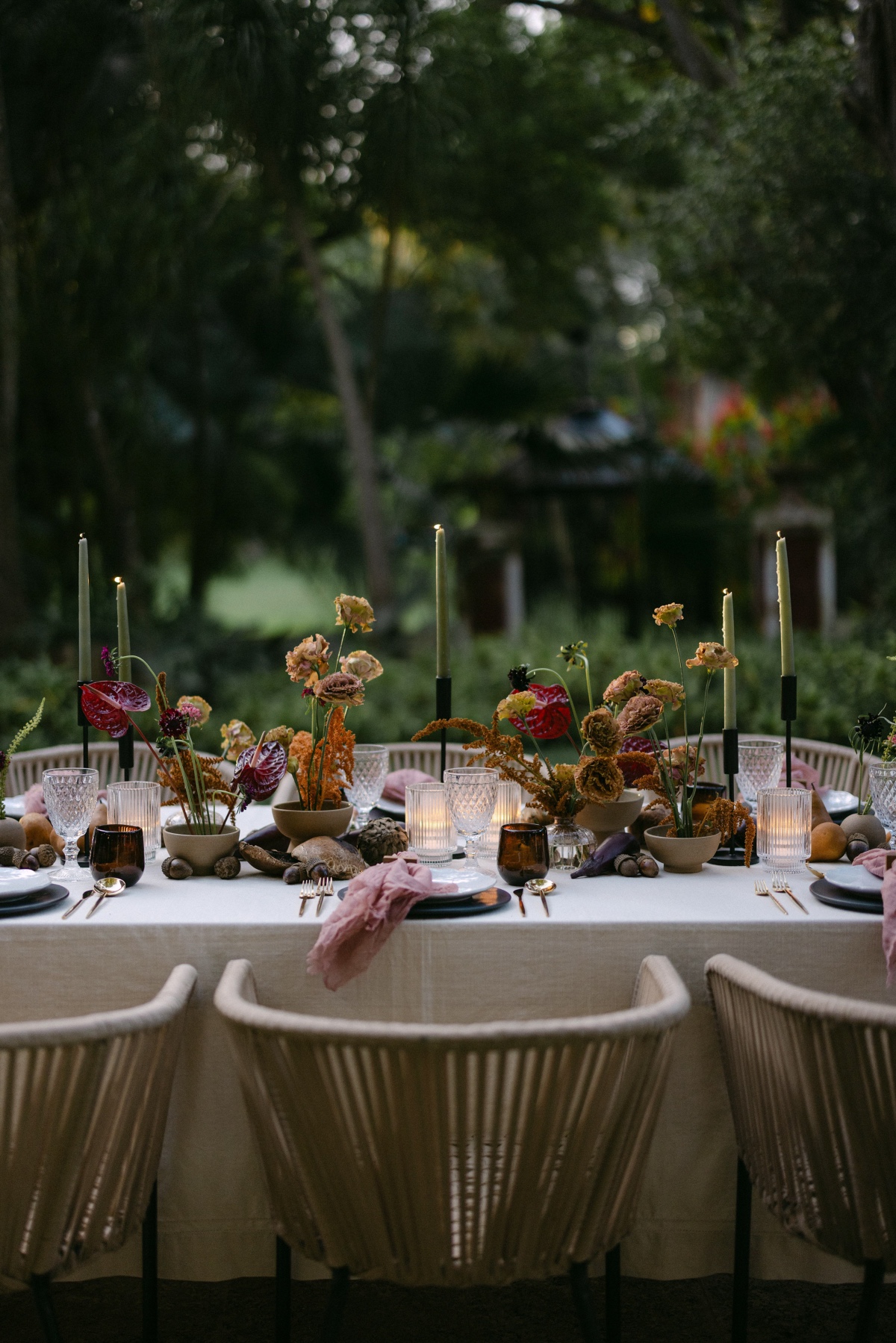 dark tropical centerpieces