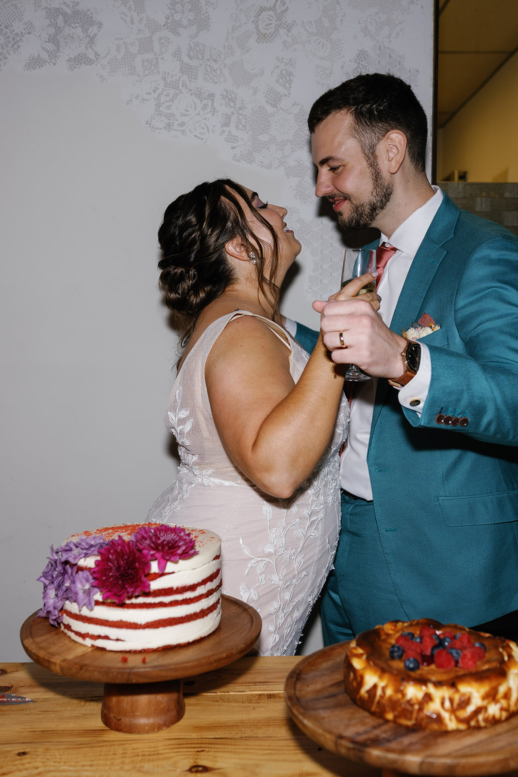 floral-accented wedding cake