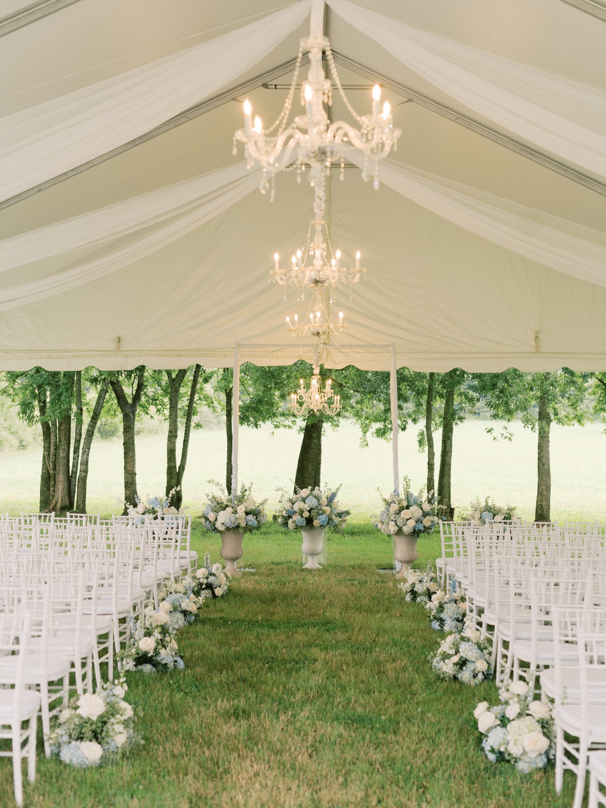 blue and white wedding flowers