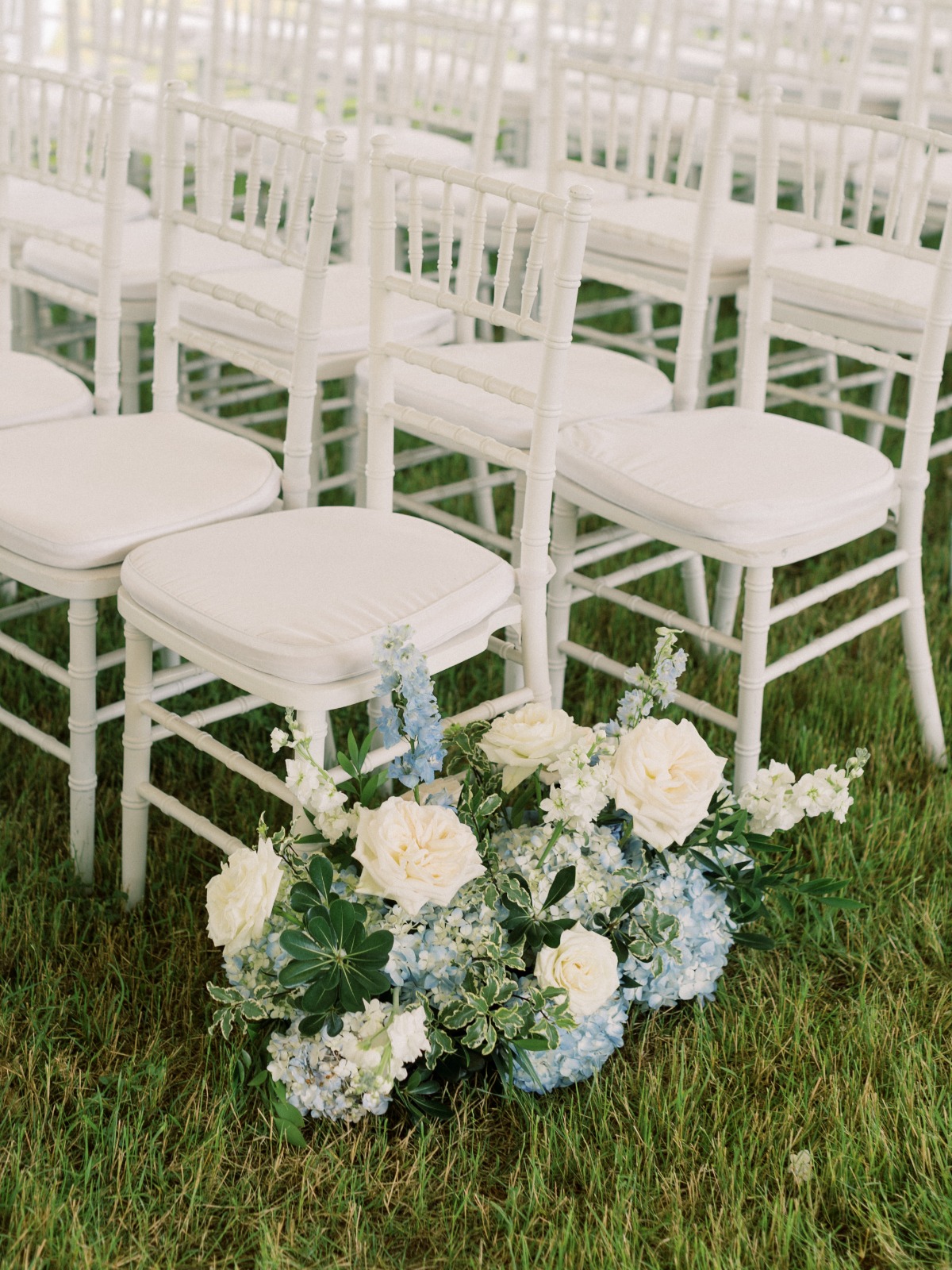 white rose and hydrangea arrangements for wedding