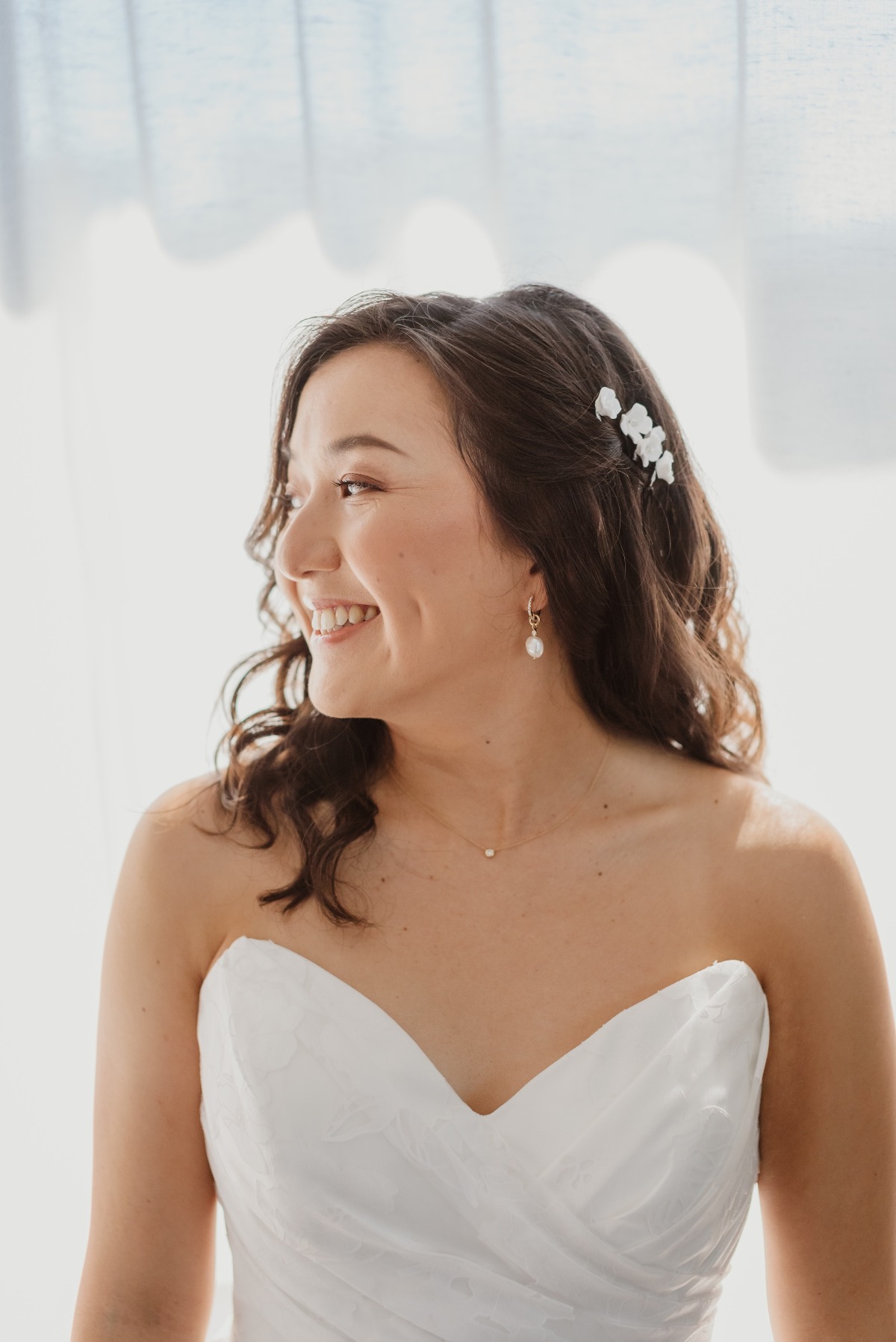 minimalist wedding hair