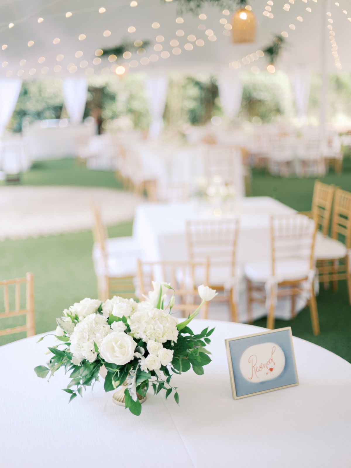 white wedding floral centerpieces
