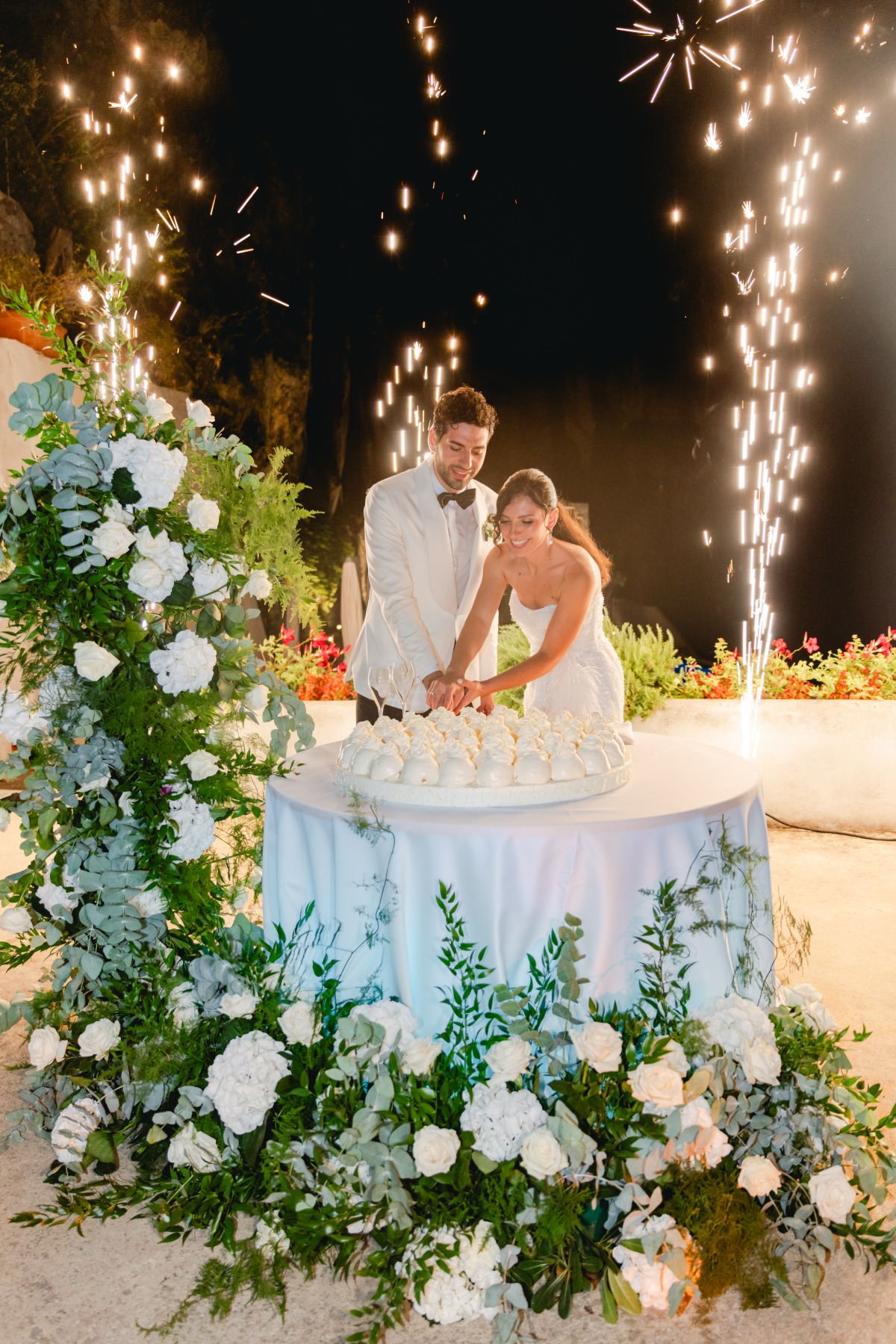 individual wedding cakes for guests