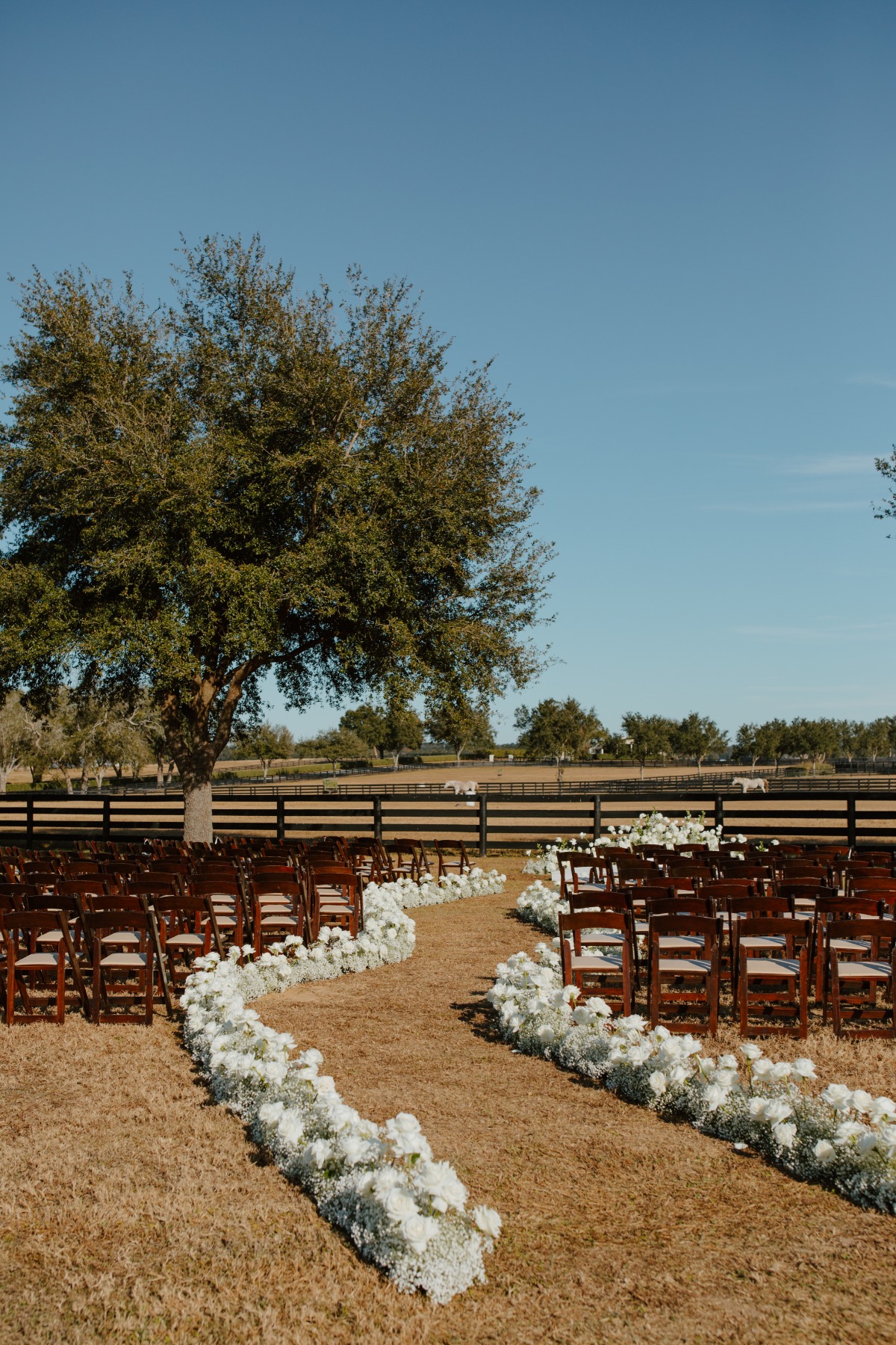 wavy flower aisle for wedding