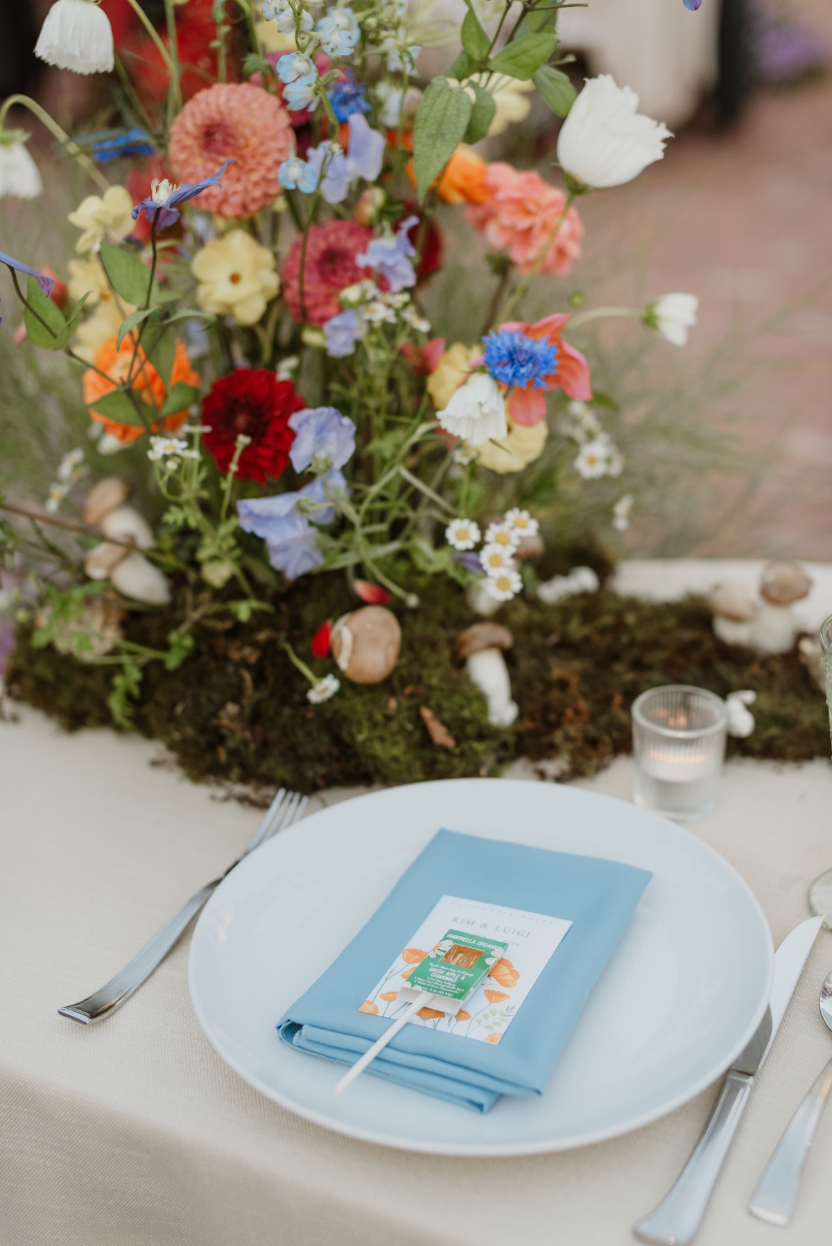 blue and blush wedding flowers