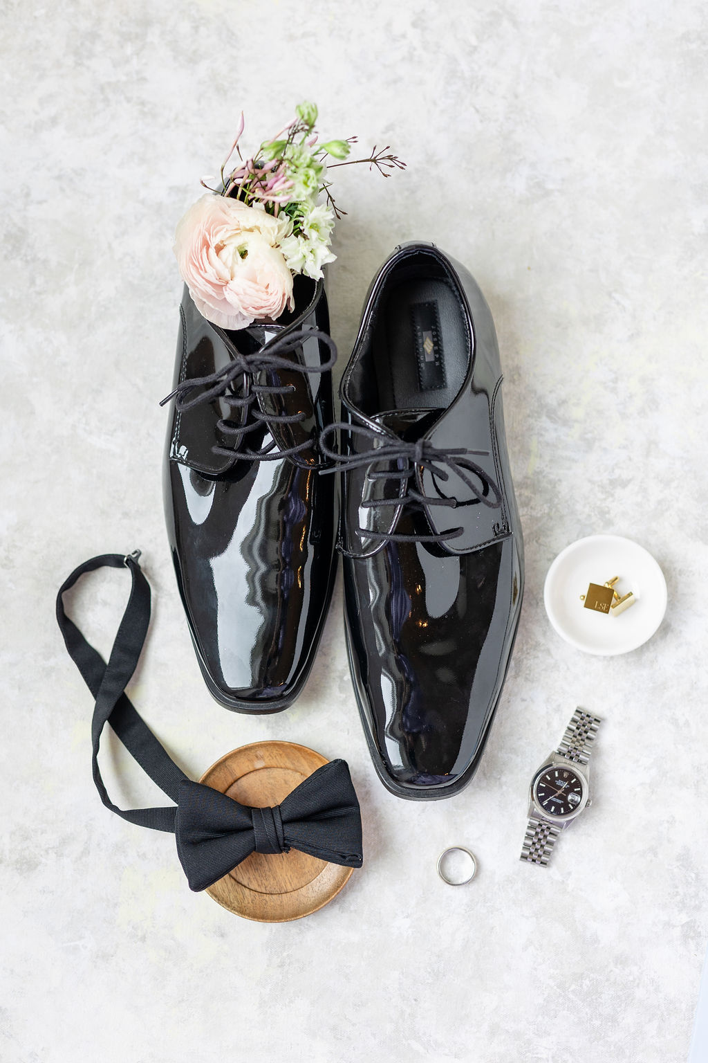 groom accessories photo ideas