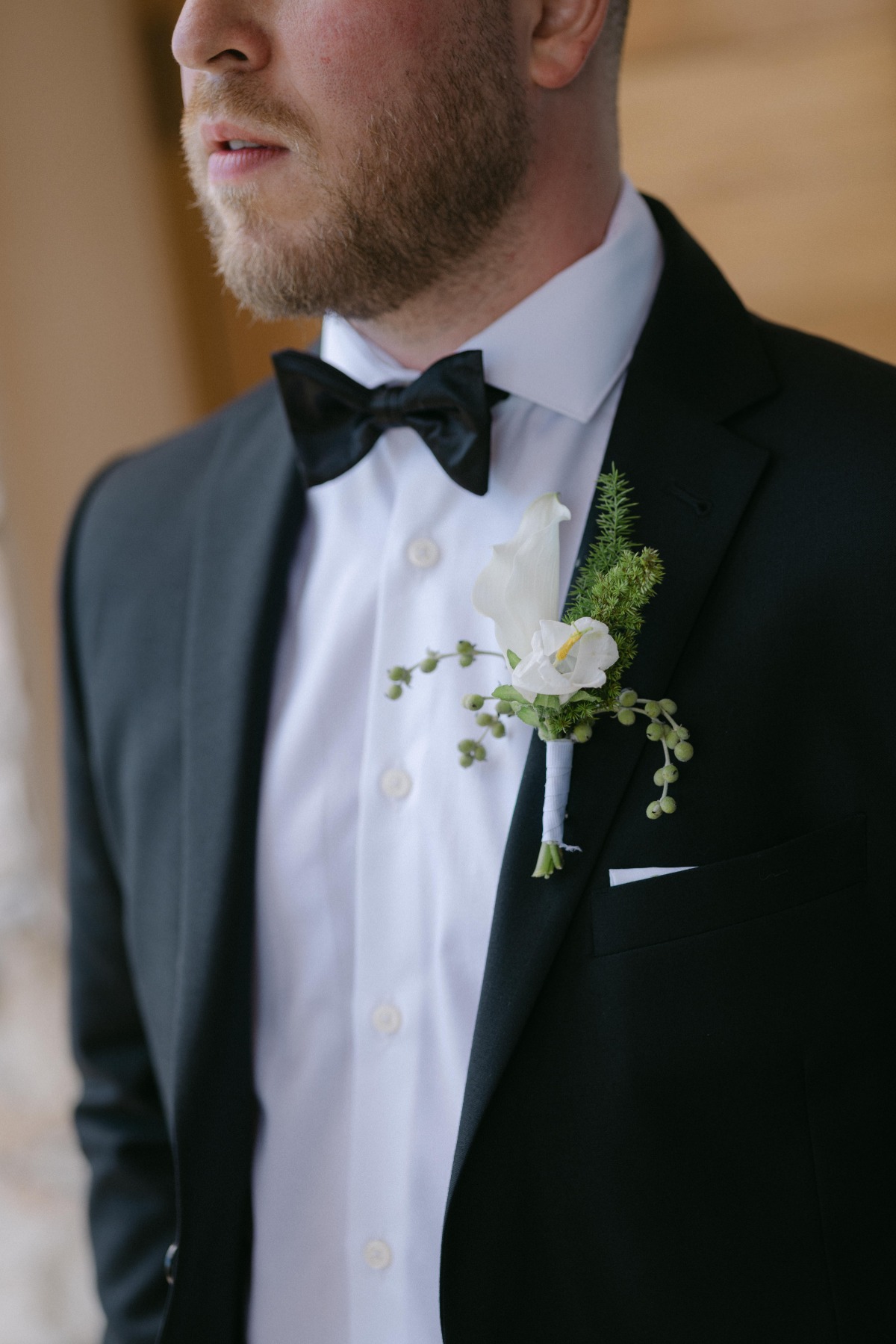 green and white boutonnière ideas for groom