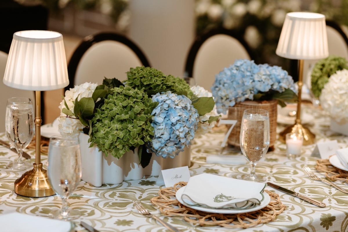 blue white green and gold wedding tablescape ideas