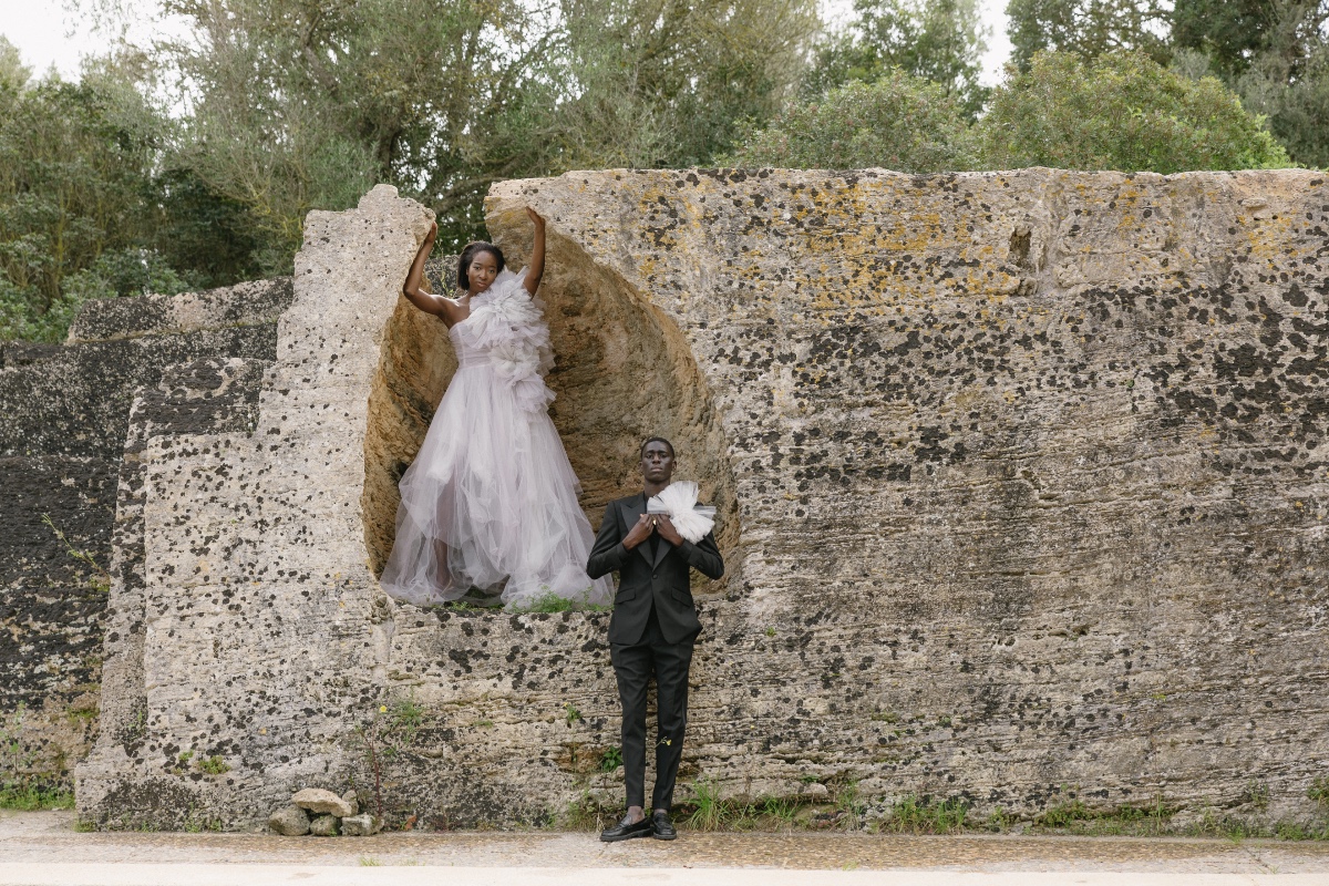 editorial wedding poses for couple