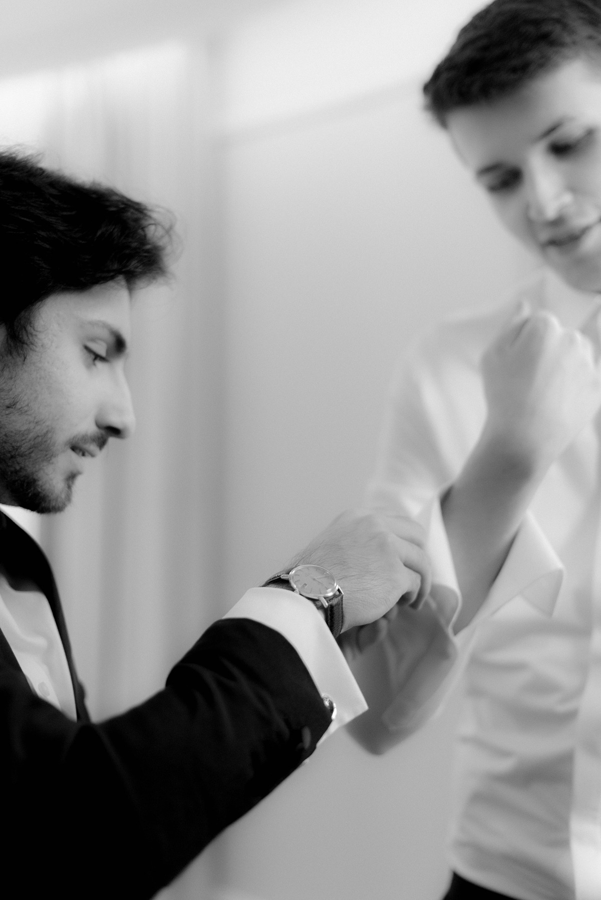 groom getting ready photo ideas