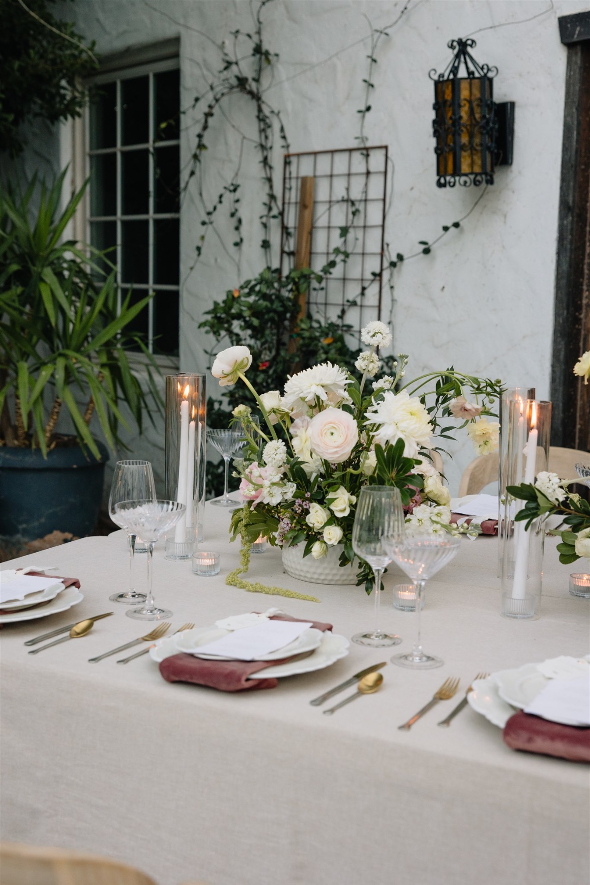 white ranunculus and dahlia centerpieces