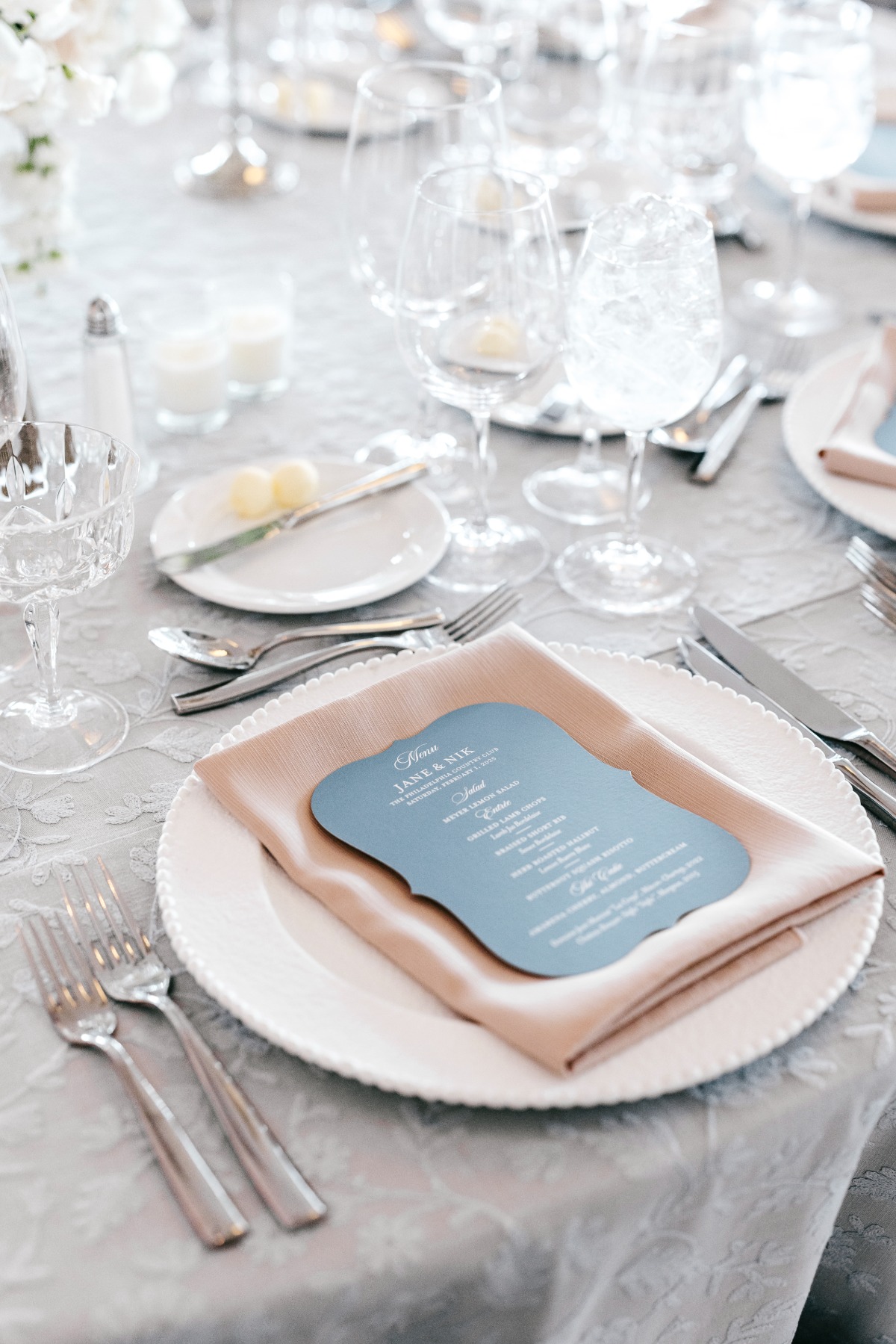 blue and blush wedding table ideas
