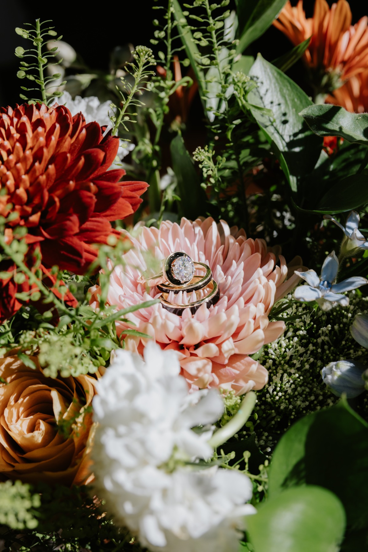 round diamond engagement ring