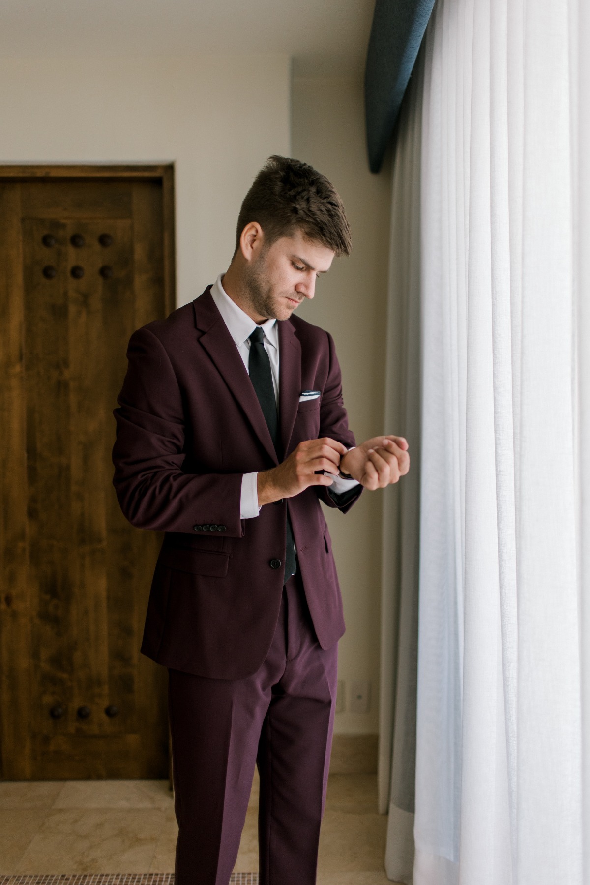 groom getting ready photo ideas