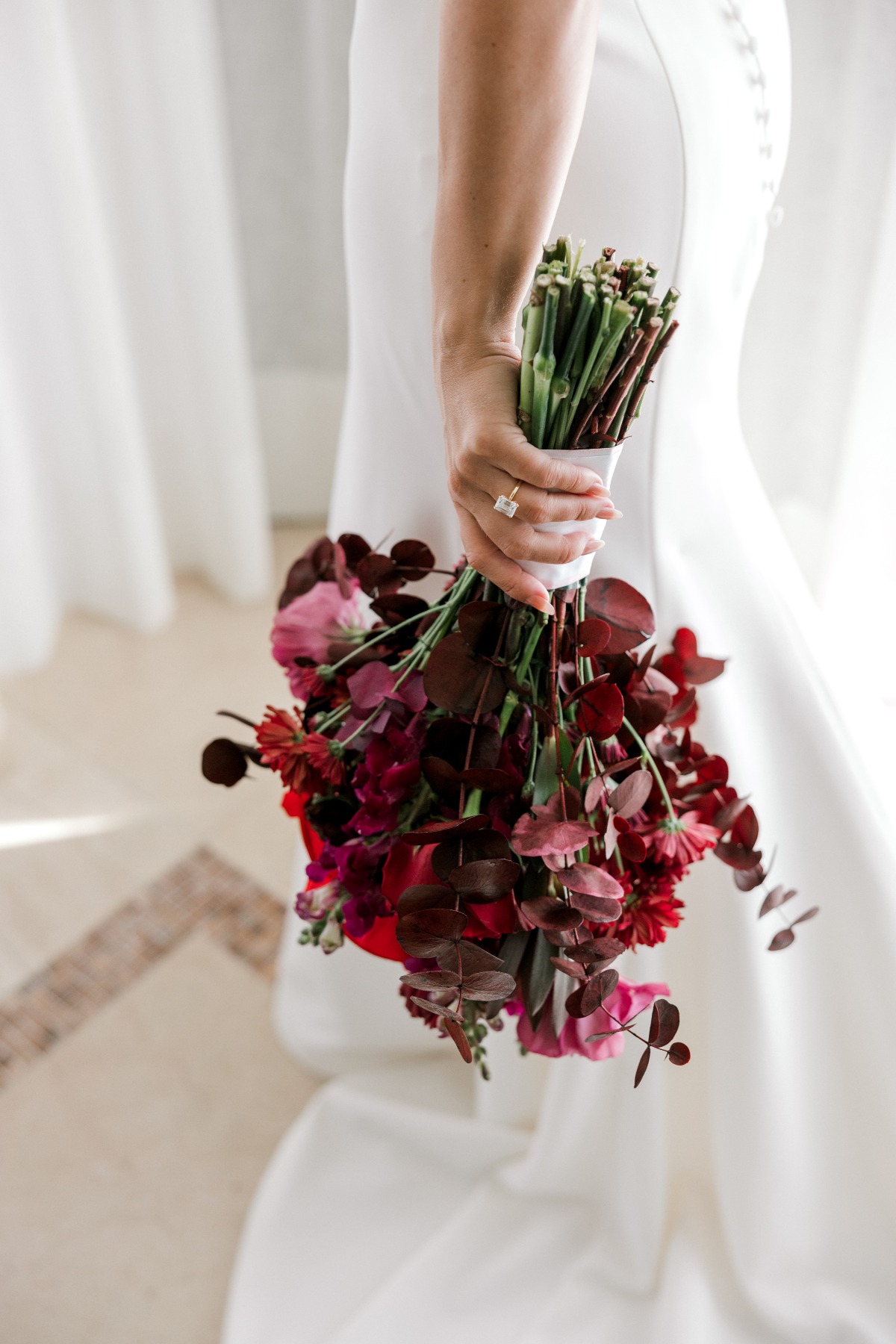 deep red bridal bouquet