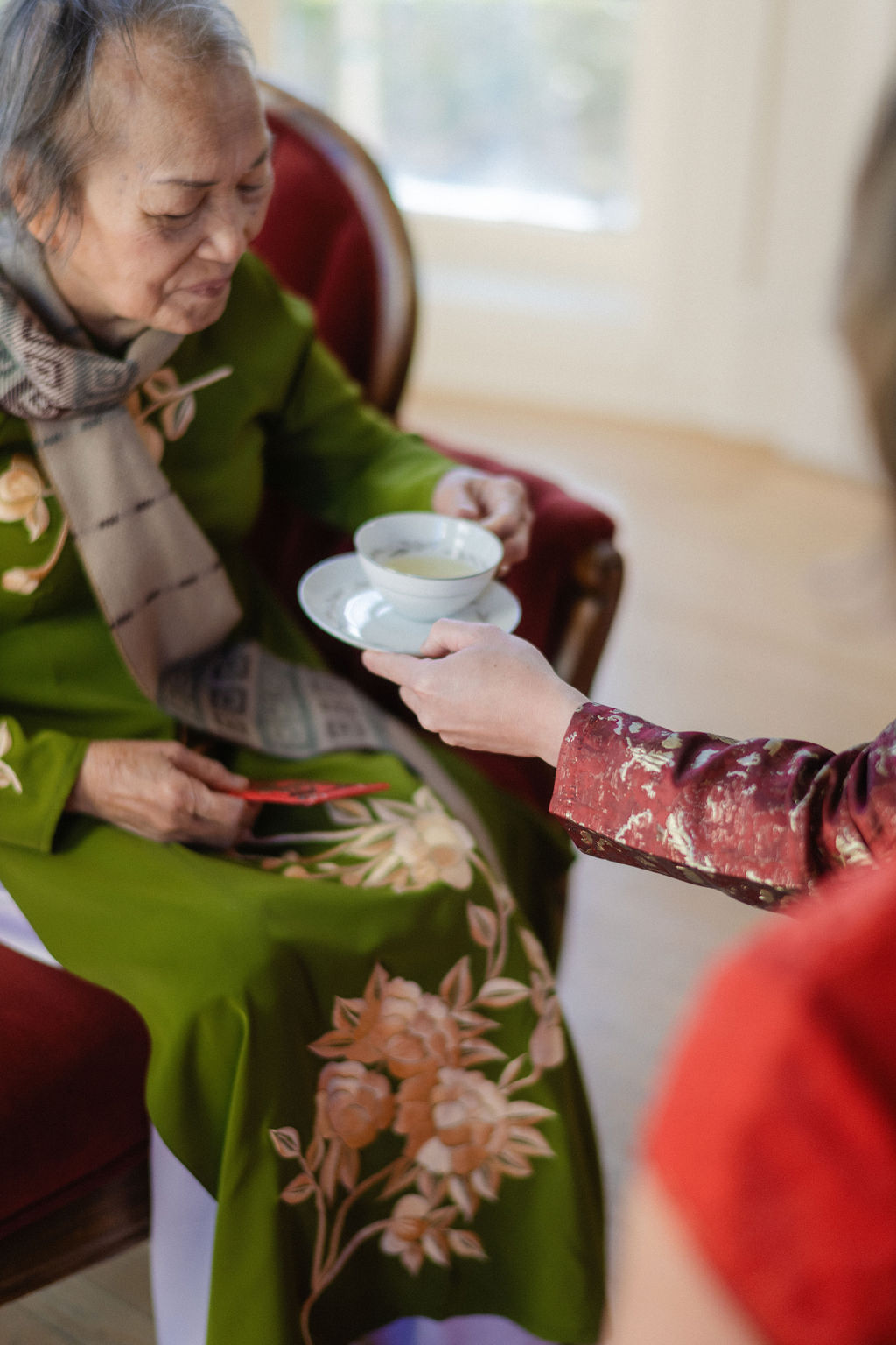 mother at chinese tea ceremony