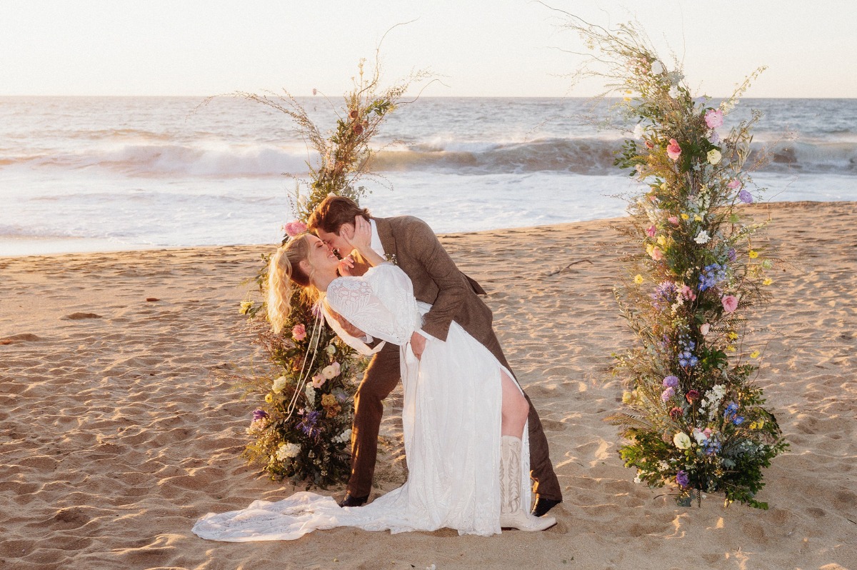 wedding ceremony kiss photo ideas