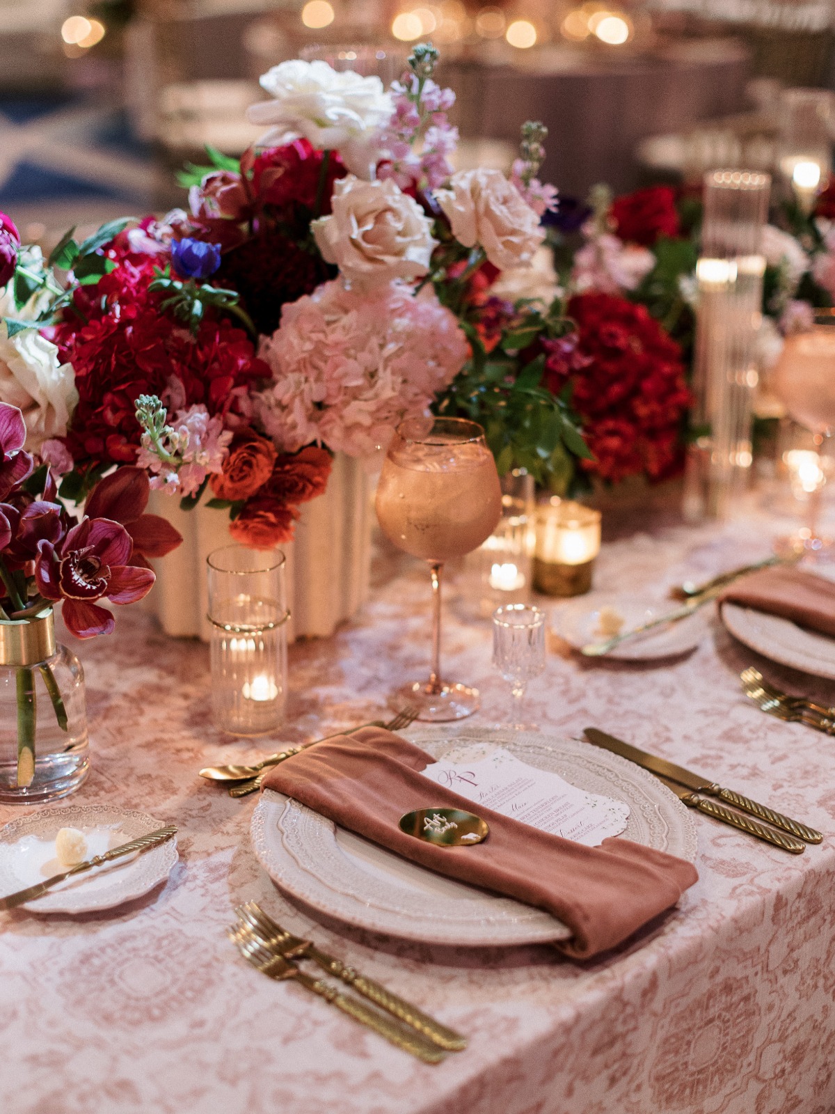 red and pink centerpieces
