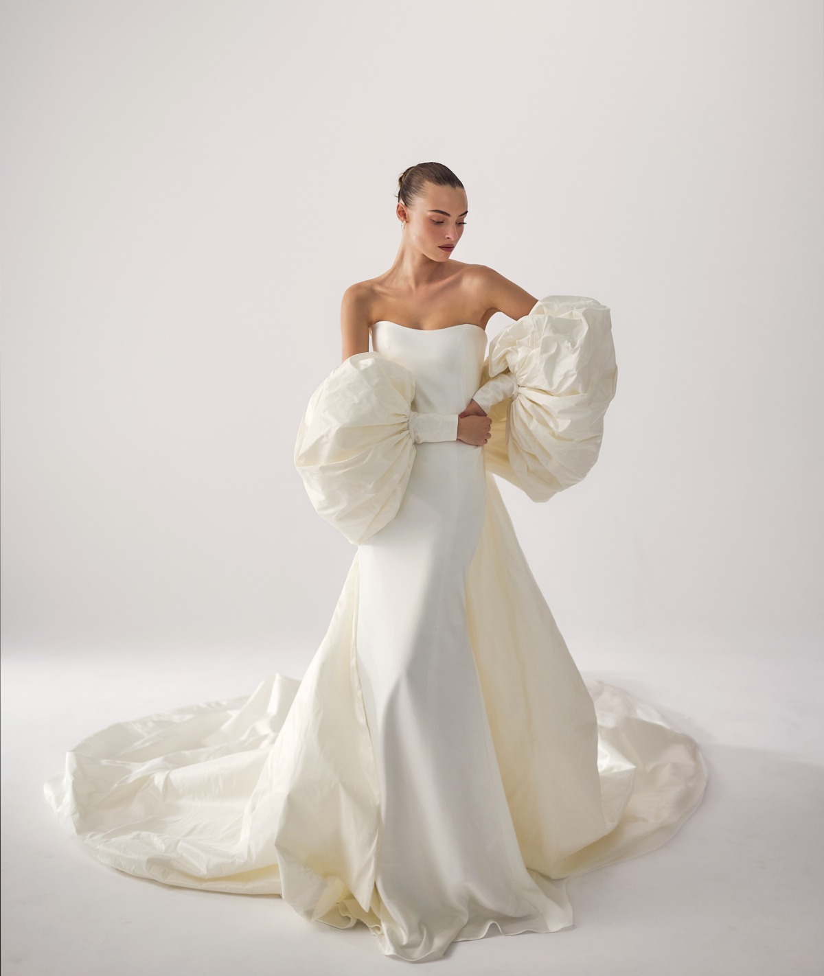 bride with oversized puffy sleeves