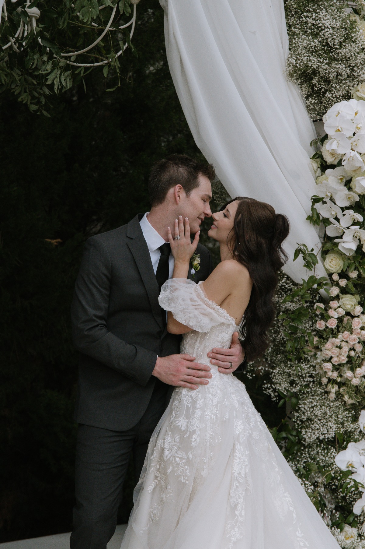 wedding kiss photo ideas