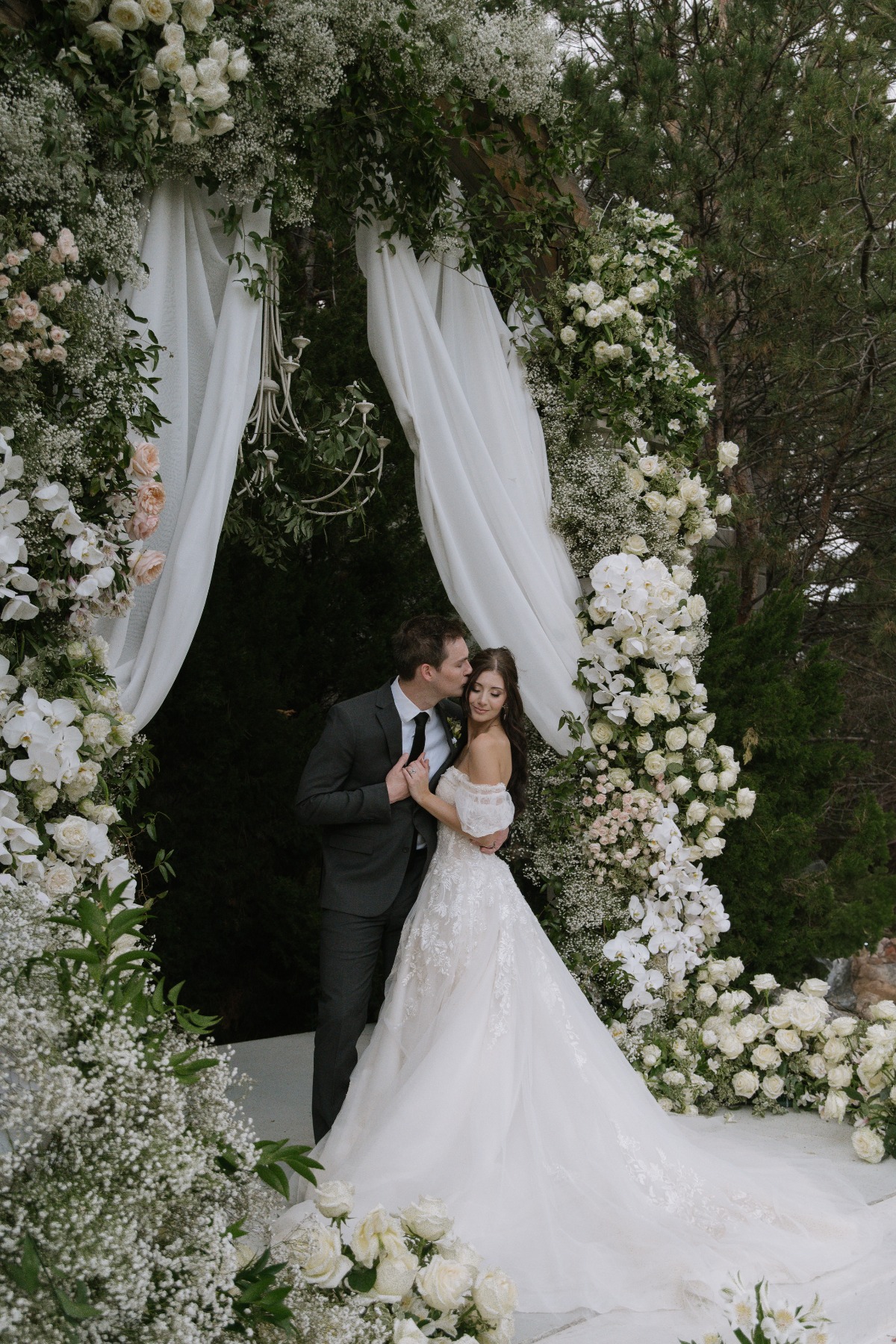 monochromatic garden wedding ideas