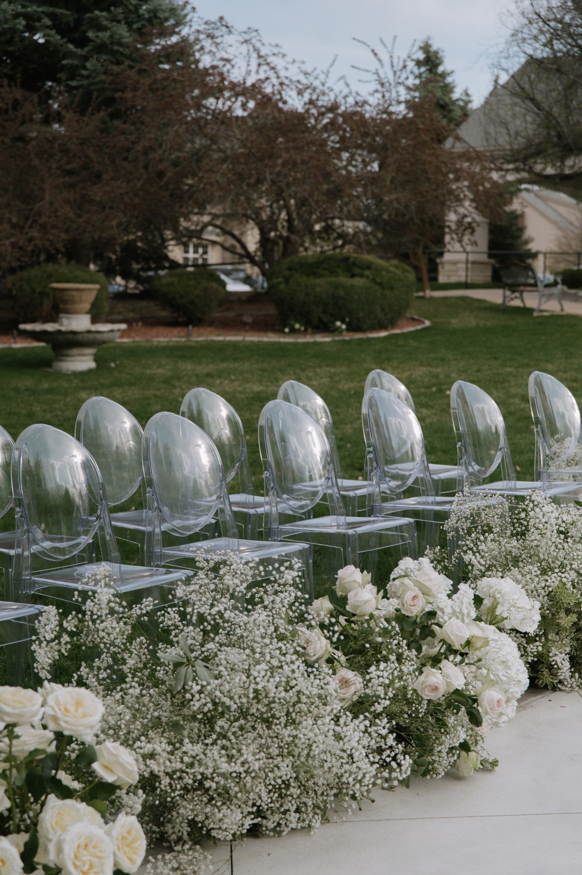 white roses and babys breath for wedding