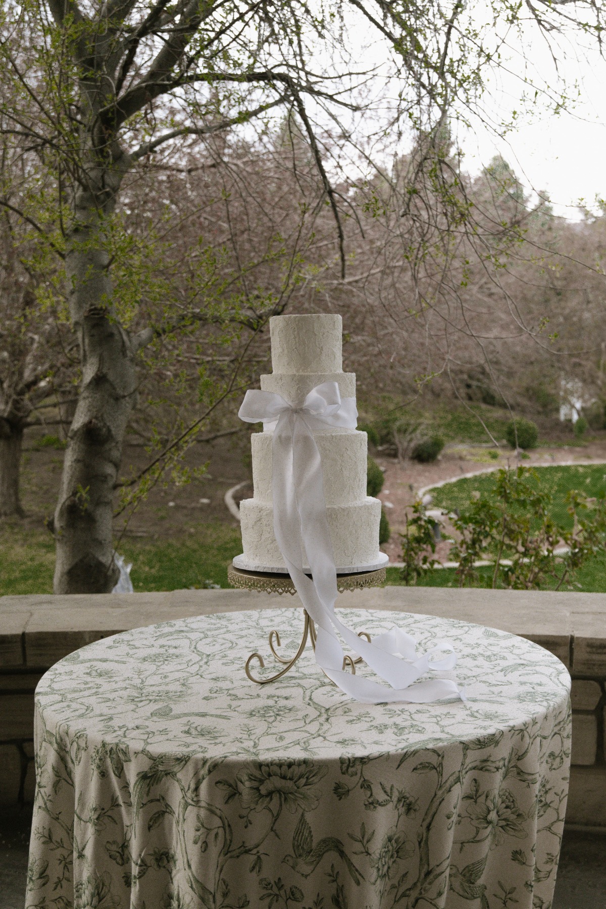 bow wedding cake ideas