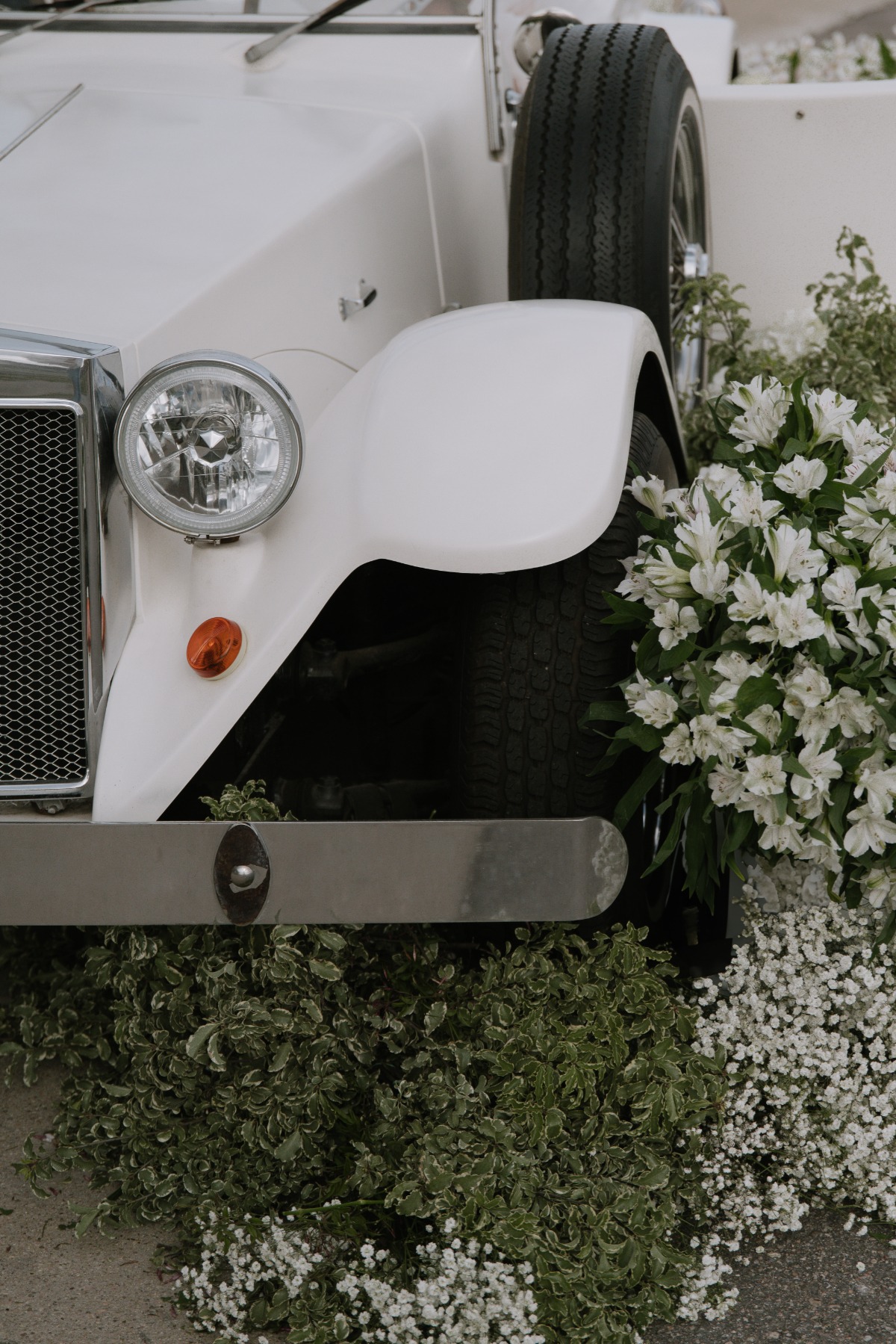 vintage car for wedding
