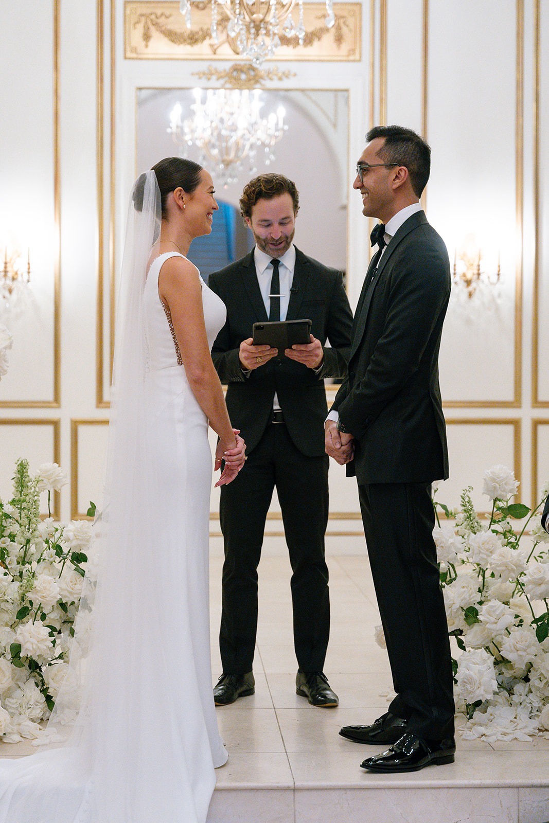 blue white and gold wedding ceremony ideas