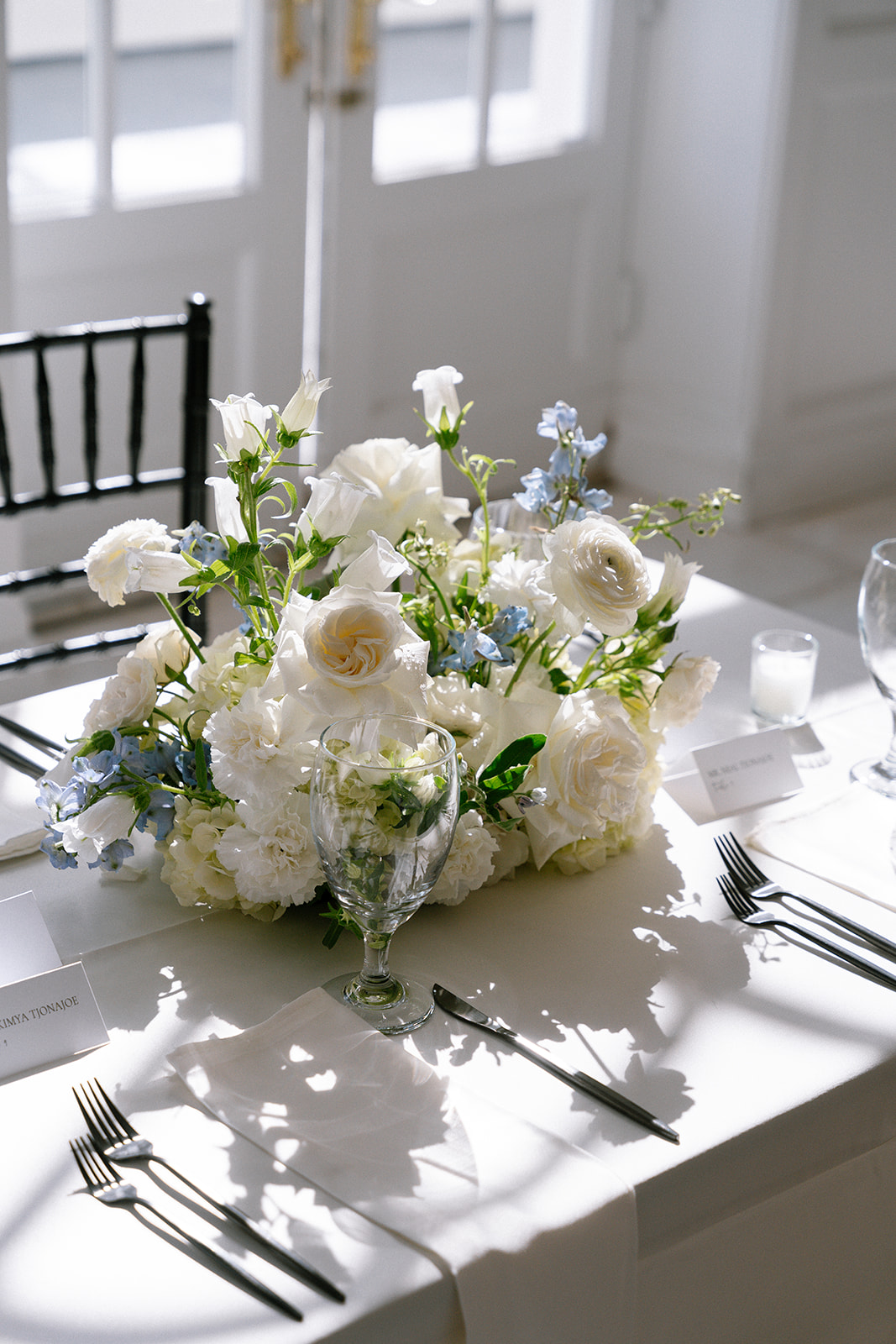 blue and white wedding table centerpieces