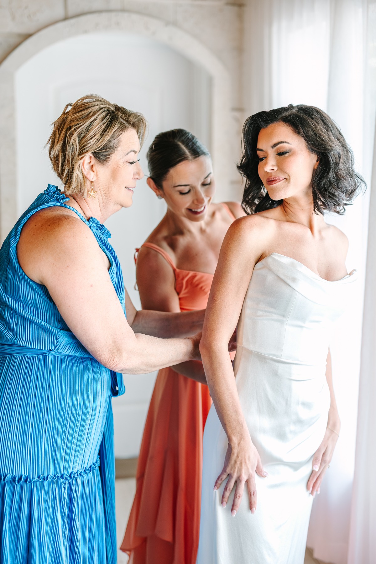 mom zipping bride