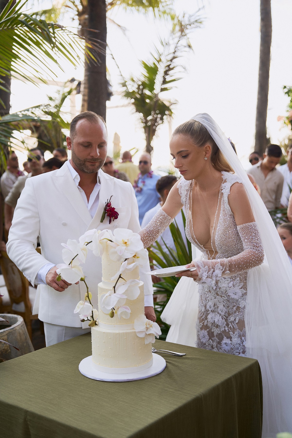 wedding cake with orchids