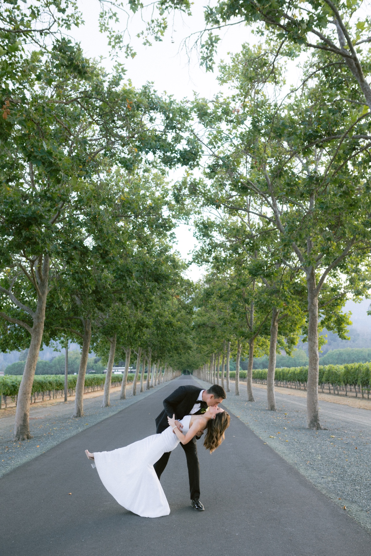 cute couples poses for wedding