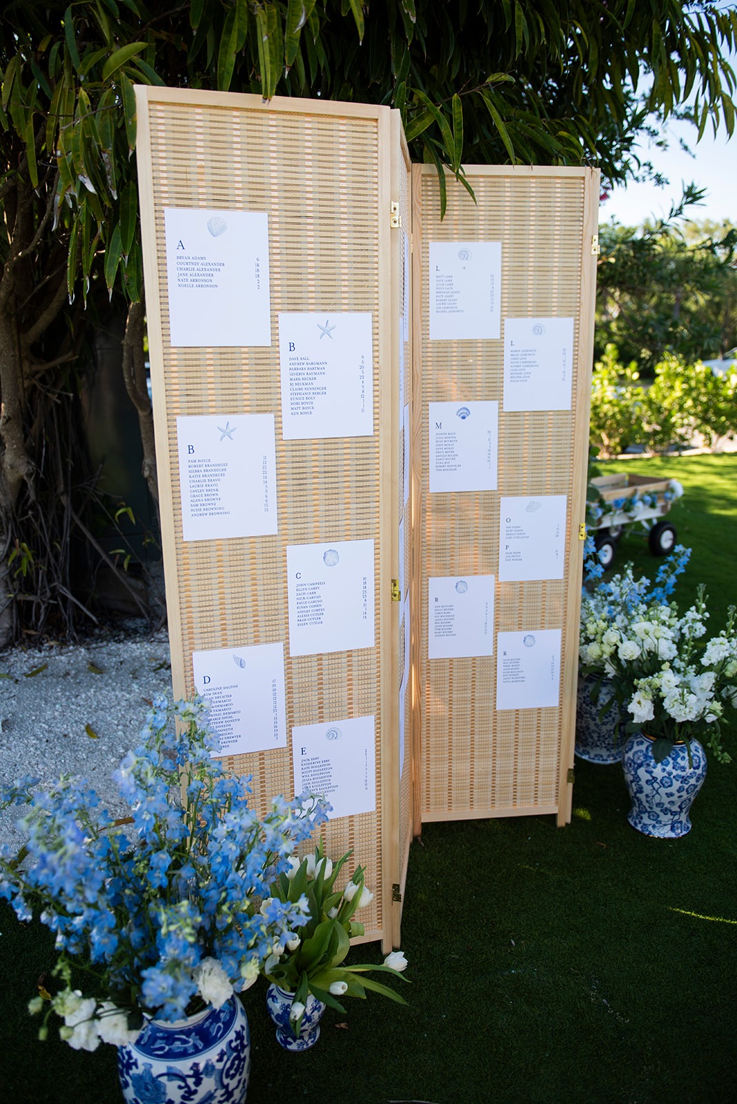 simple screen escort display for wedding