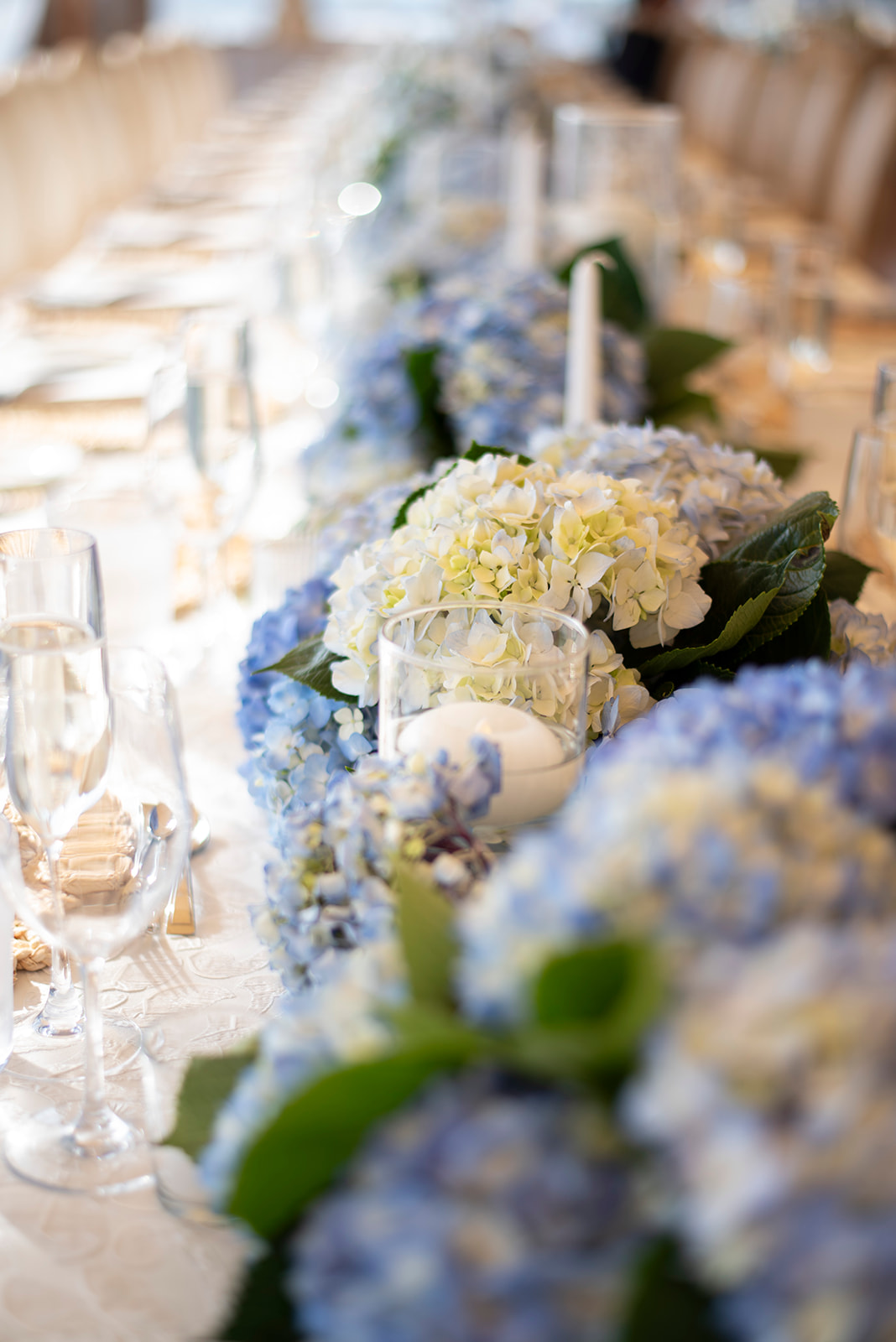 blue and white floral centerpieces for wedding