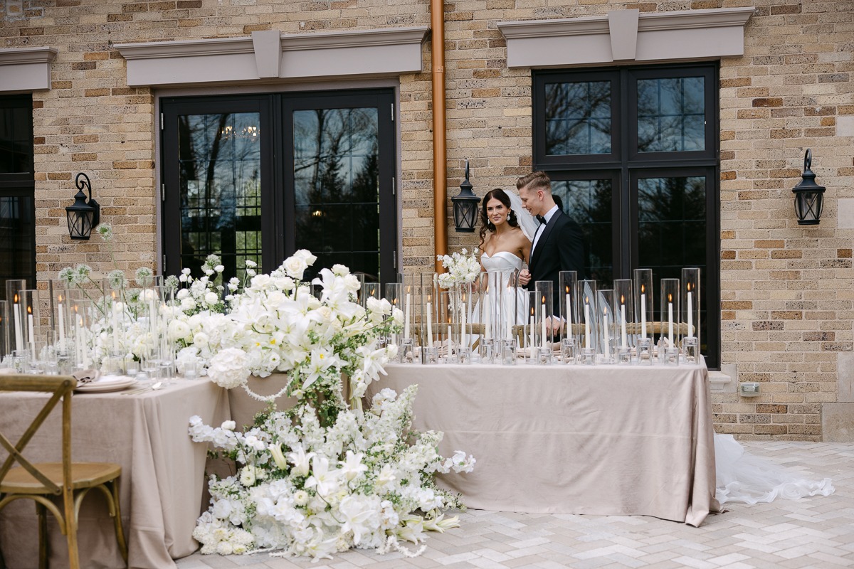 white and champagne wedding decor ideas