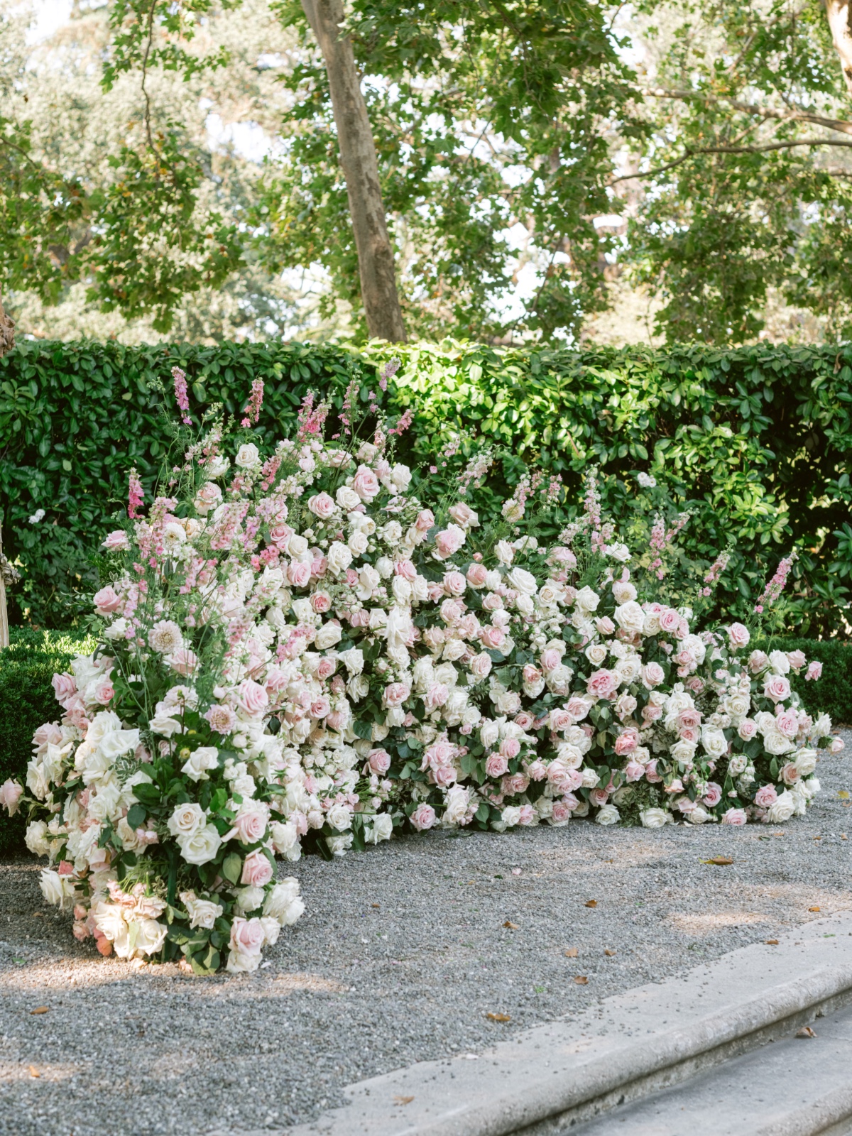 white and blush roses for wedding ceremony 