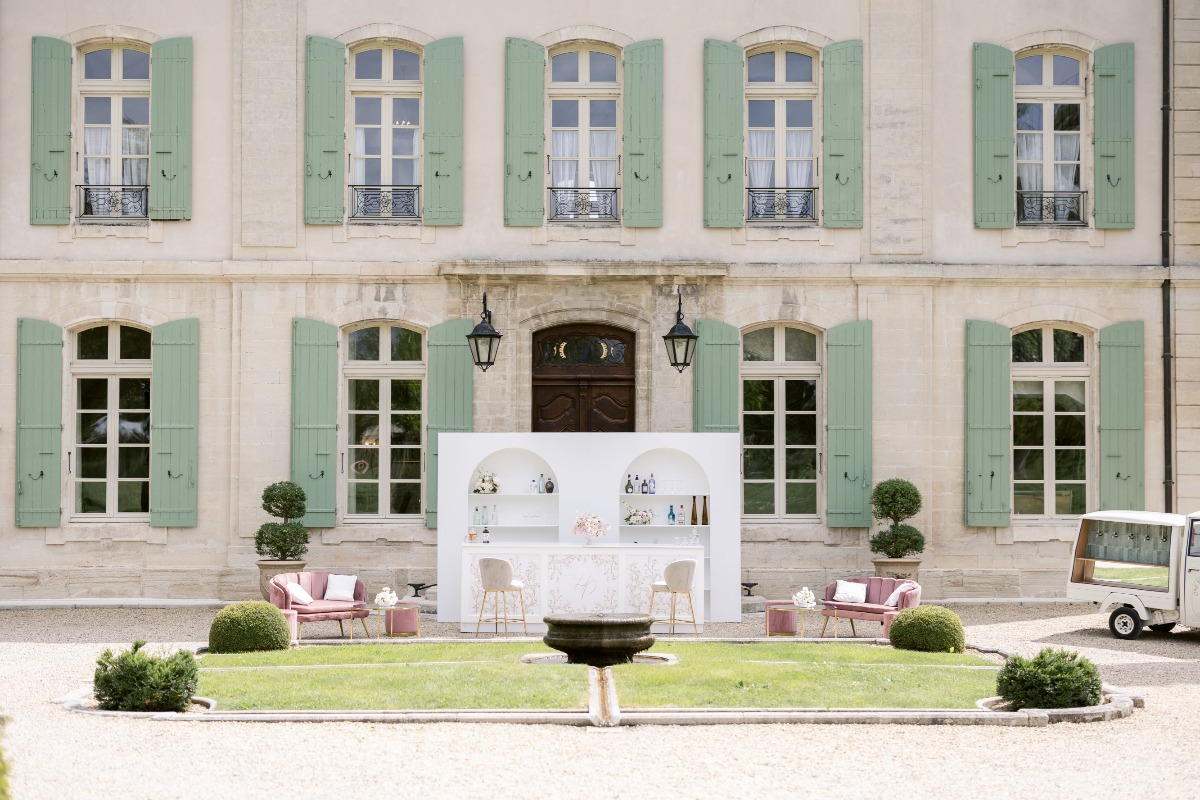 outdoor wedding bar