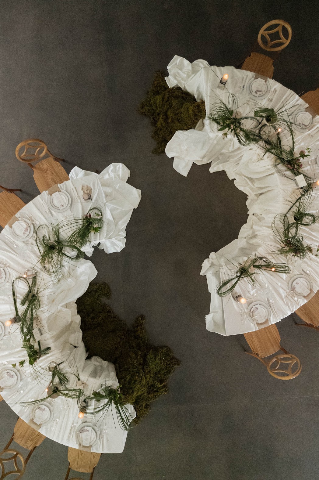 arced reception tables