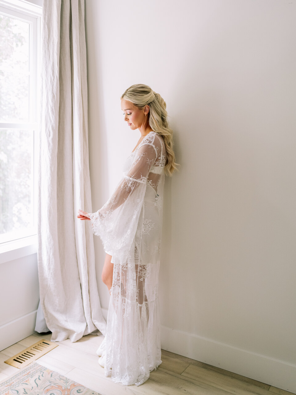 getting ready photo ideas for brides