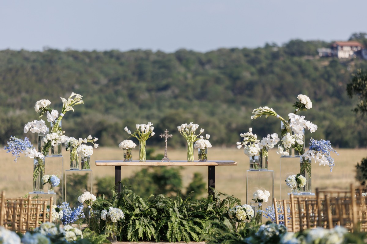 simple wedding ceremony floral arrangements