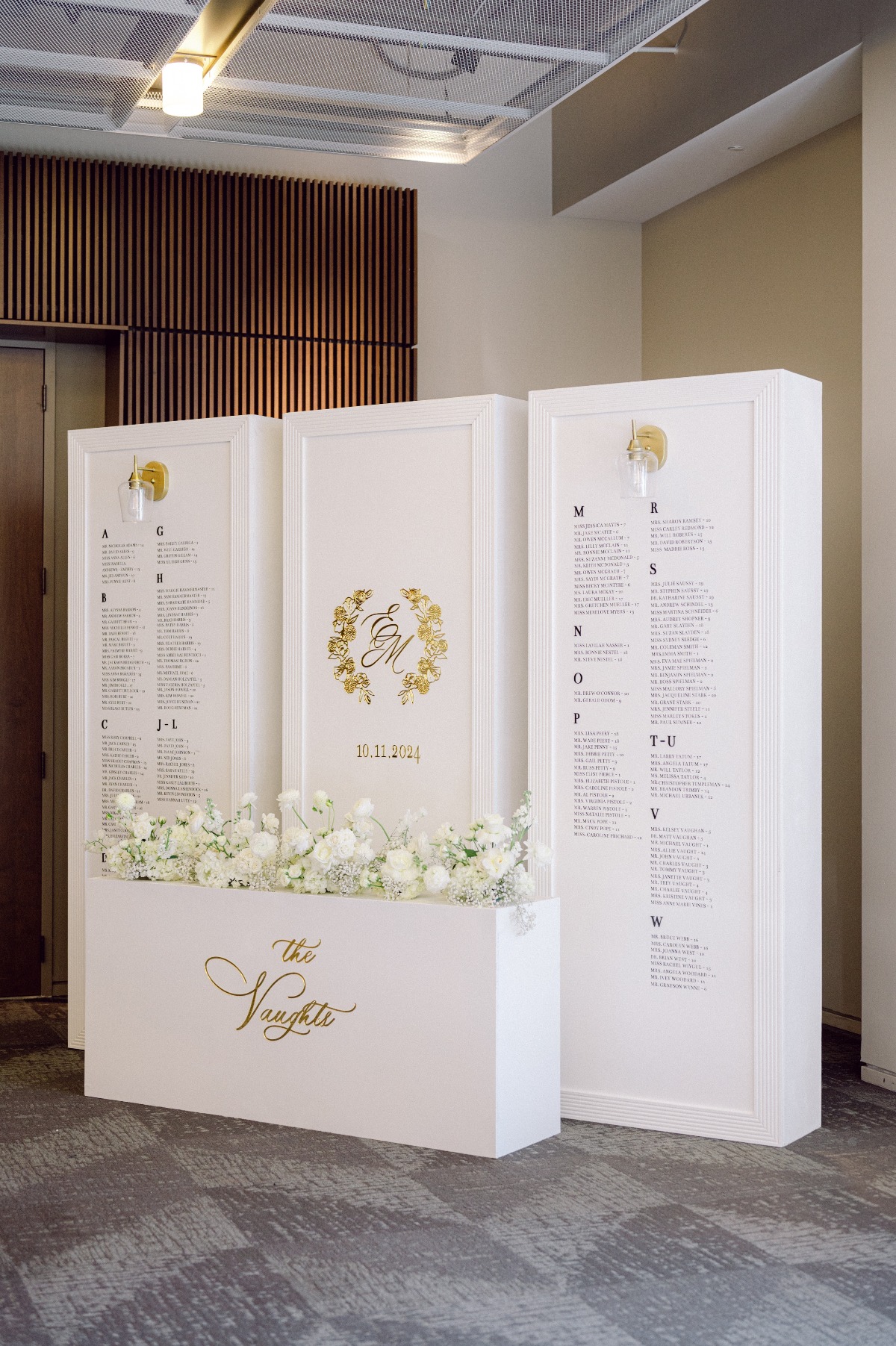 white and gold simple escort display for wedding