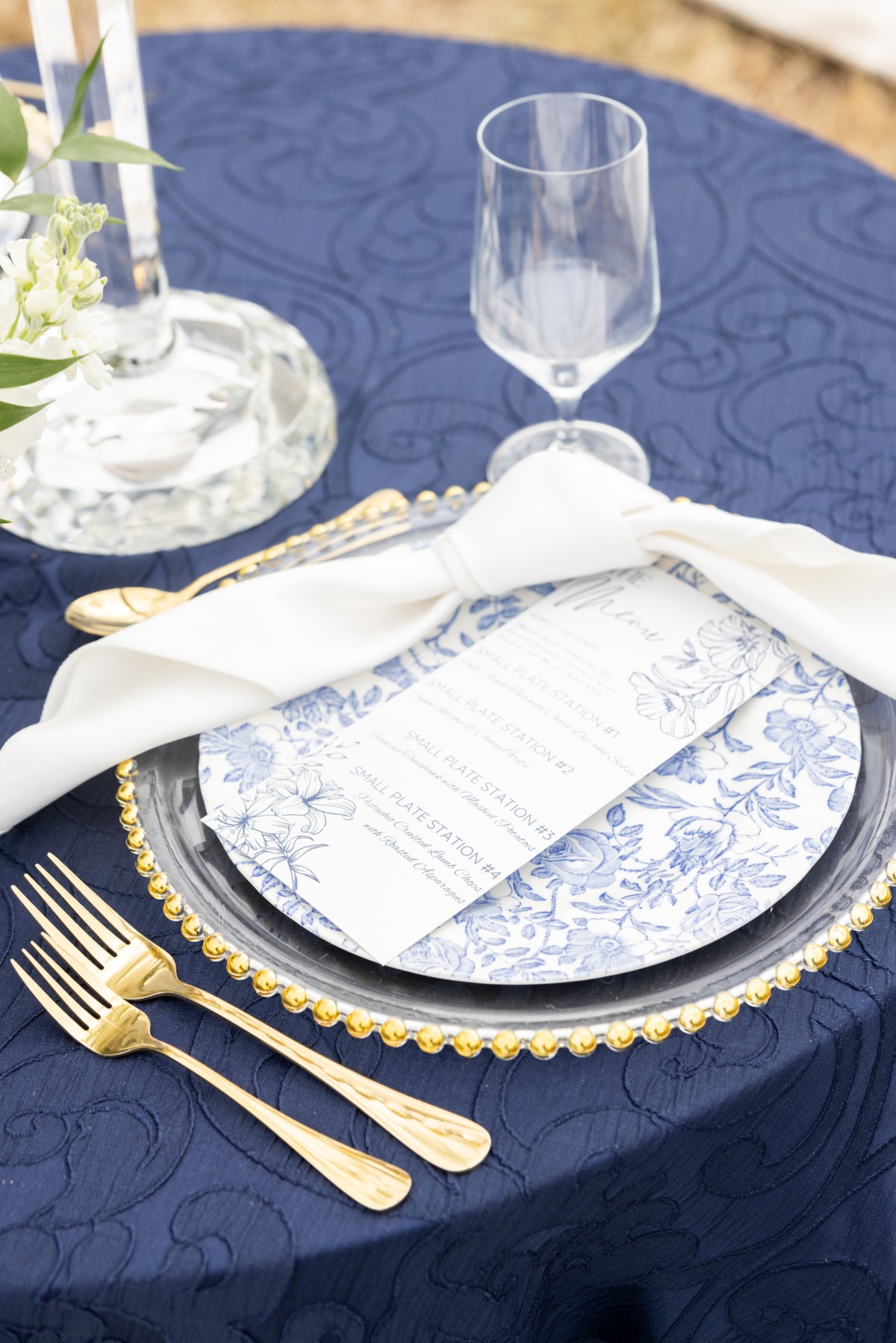 blue and white wedding decor
