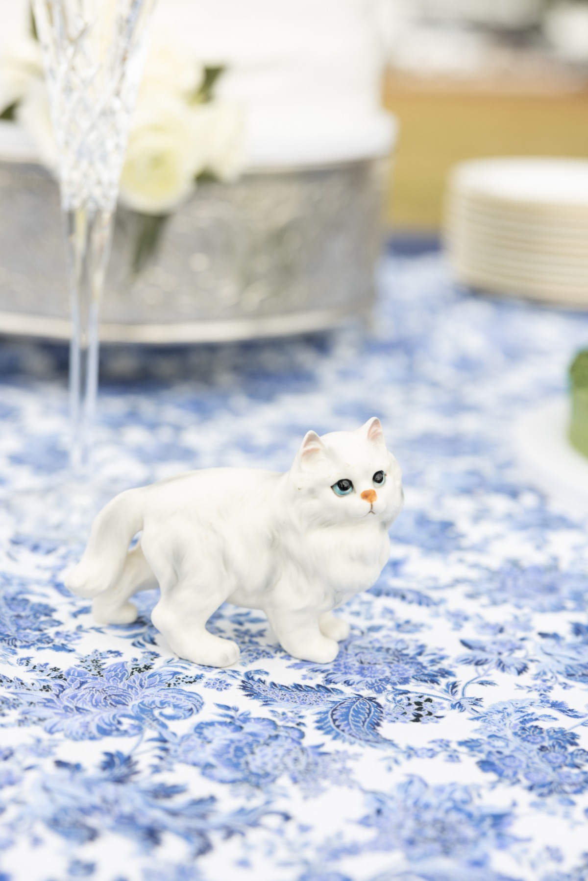 cute cat figure for wedding cake