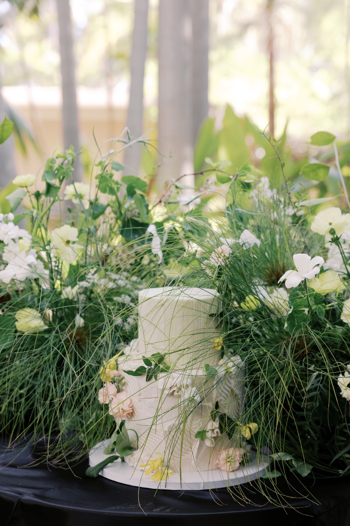 unique wedding cake display ideas