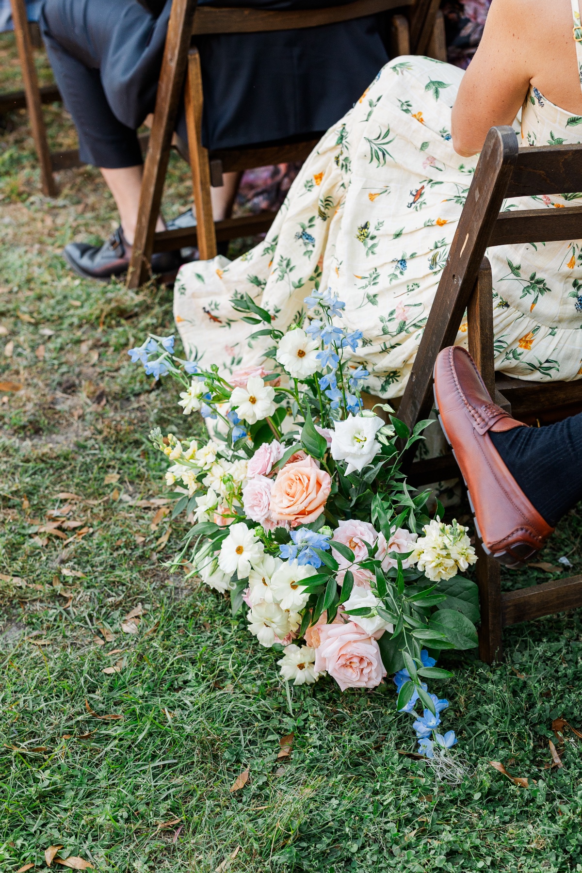 peach and blue wedding aisle floral arrangements