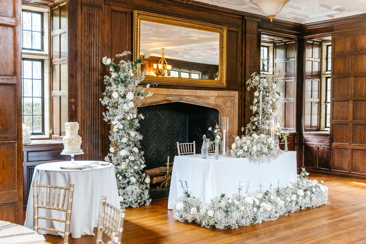 baby's breath and white rose sweetheart table