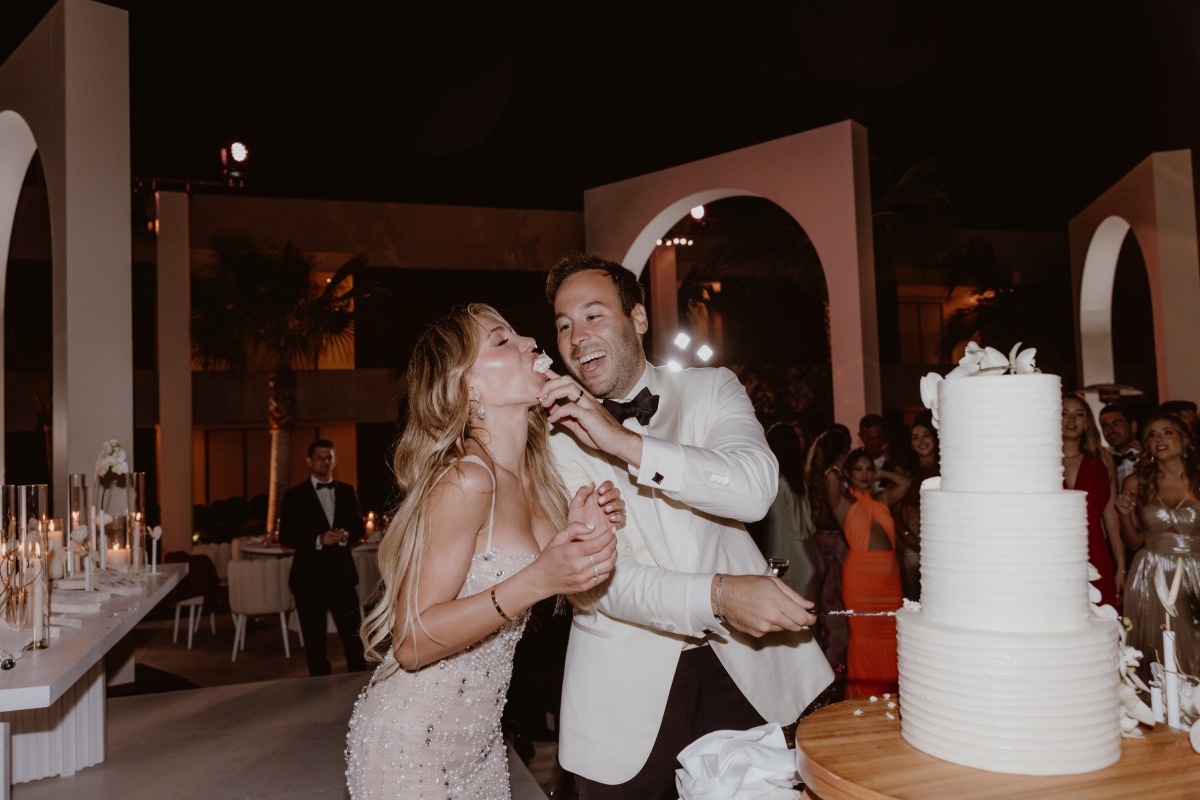 wedding cake cutting photo ideas