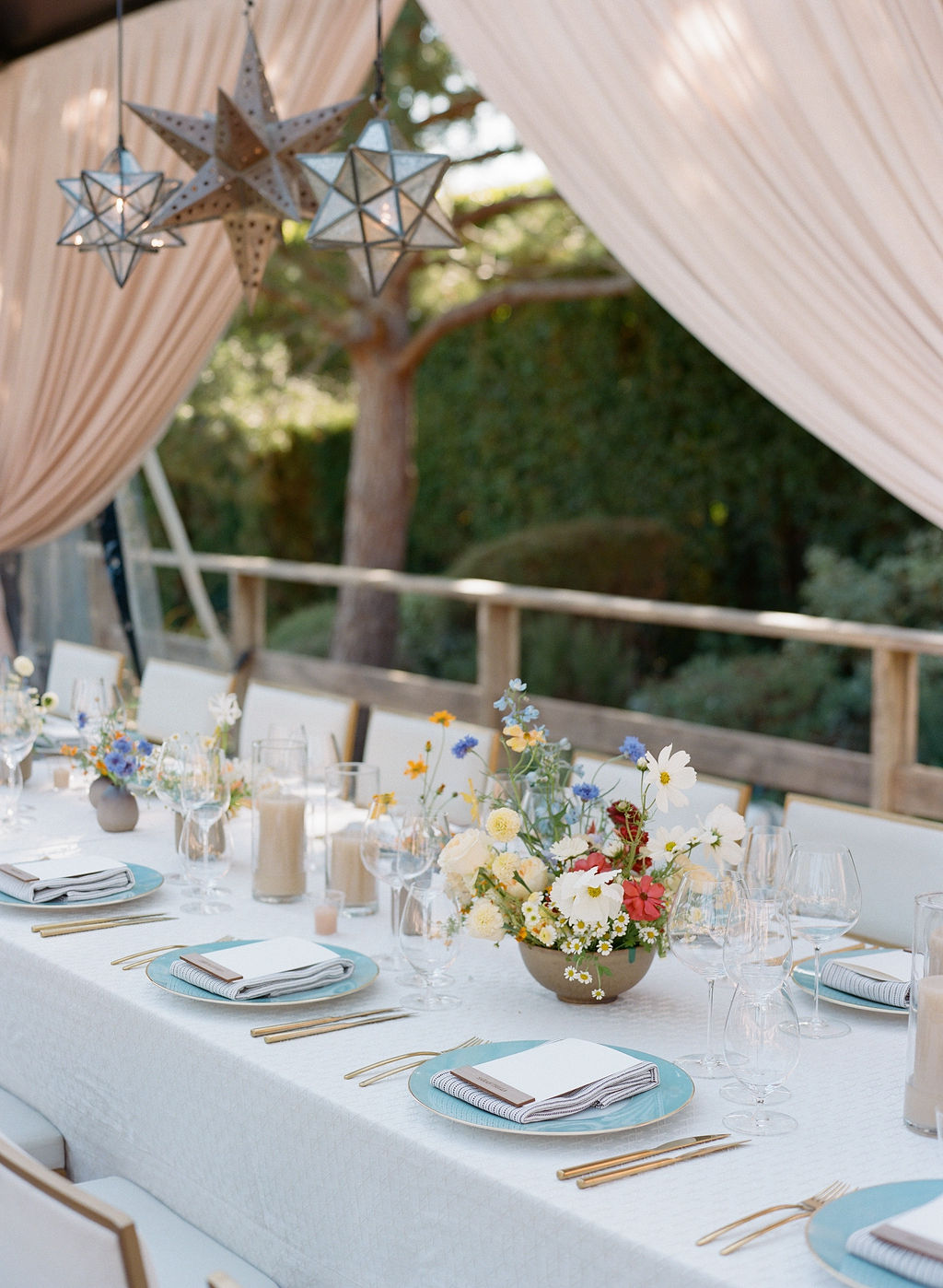 blue pink and yellow centerpieces