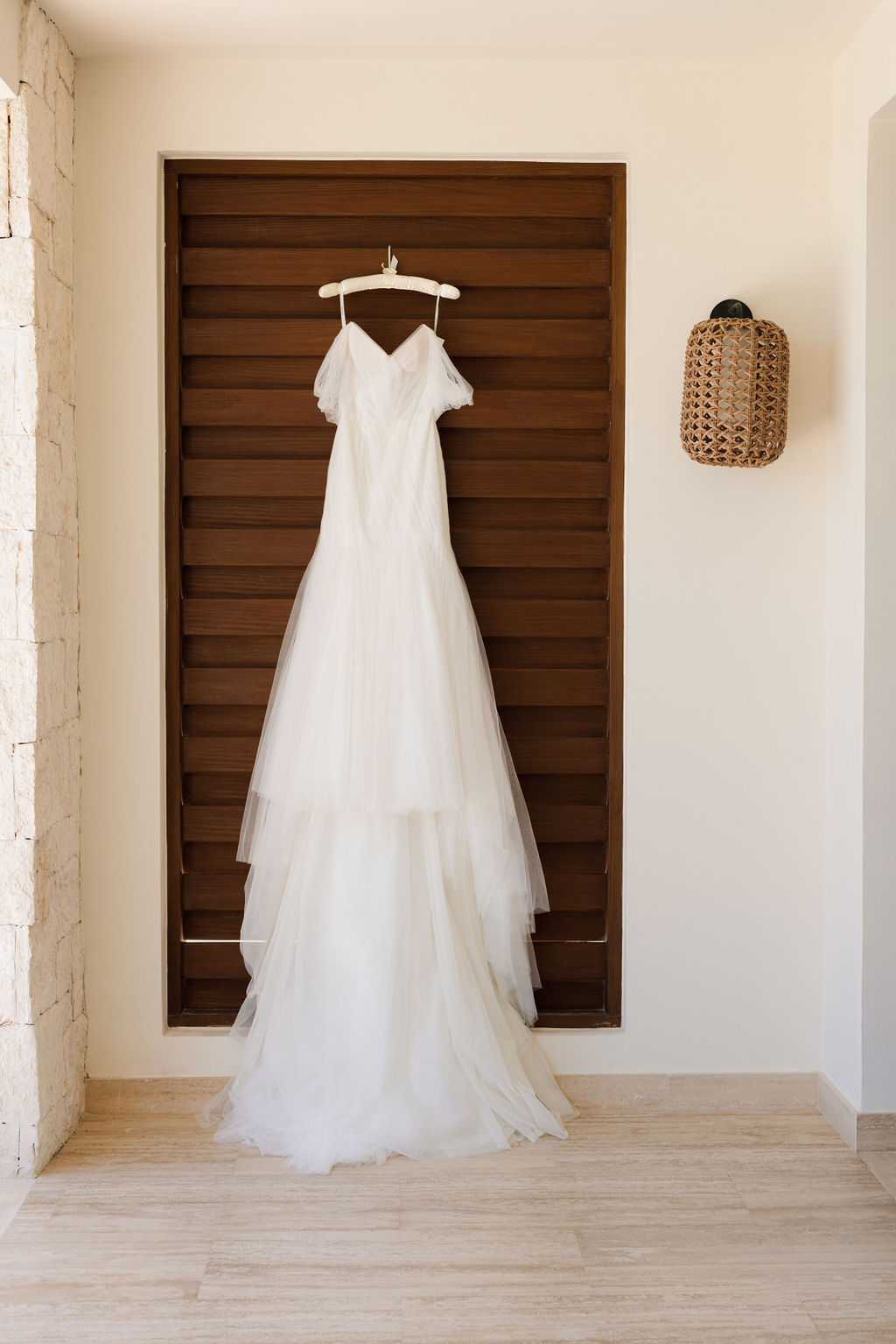 wedding dress hanging photo ideas